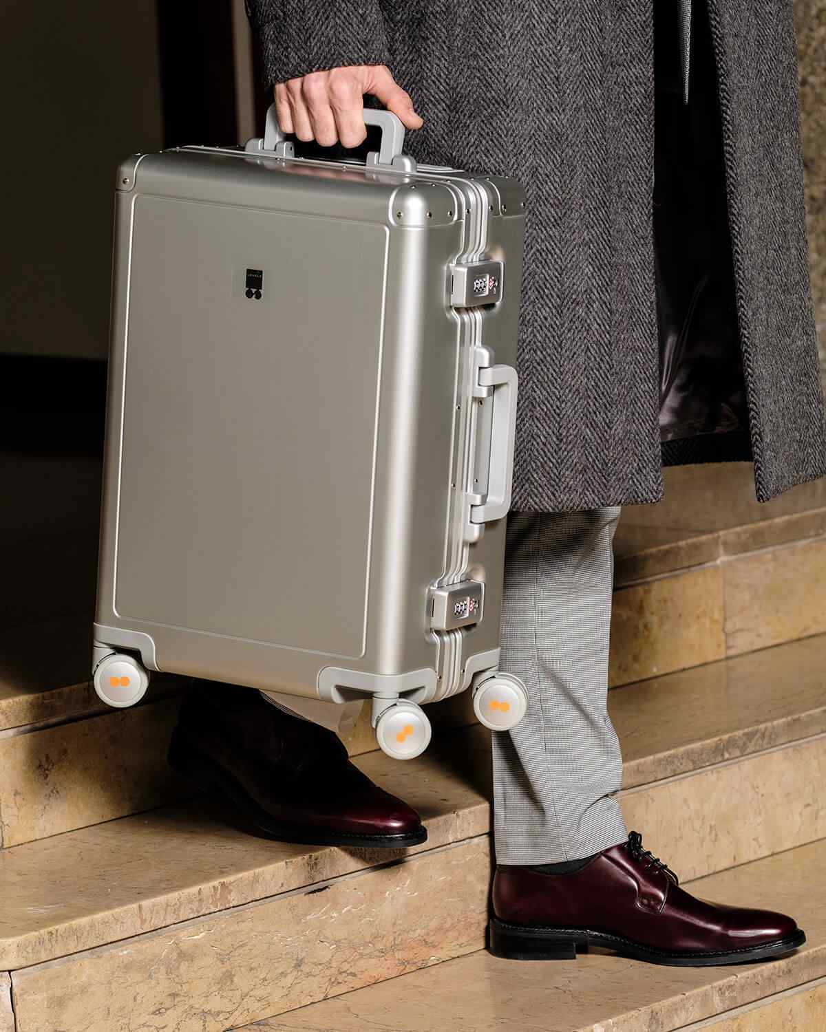 Aluminium Carry-on suitcase from Level8