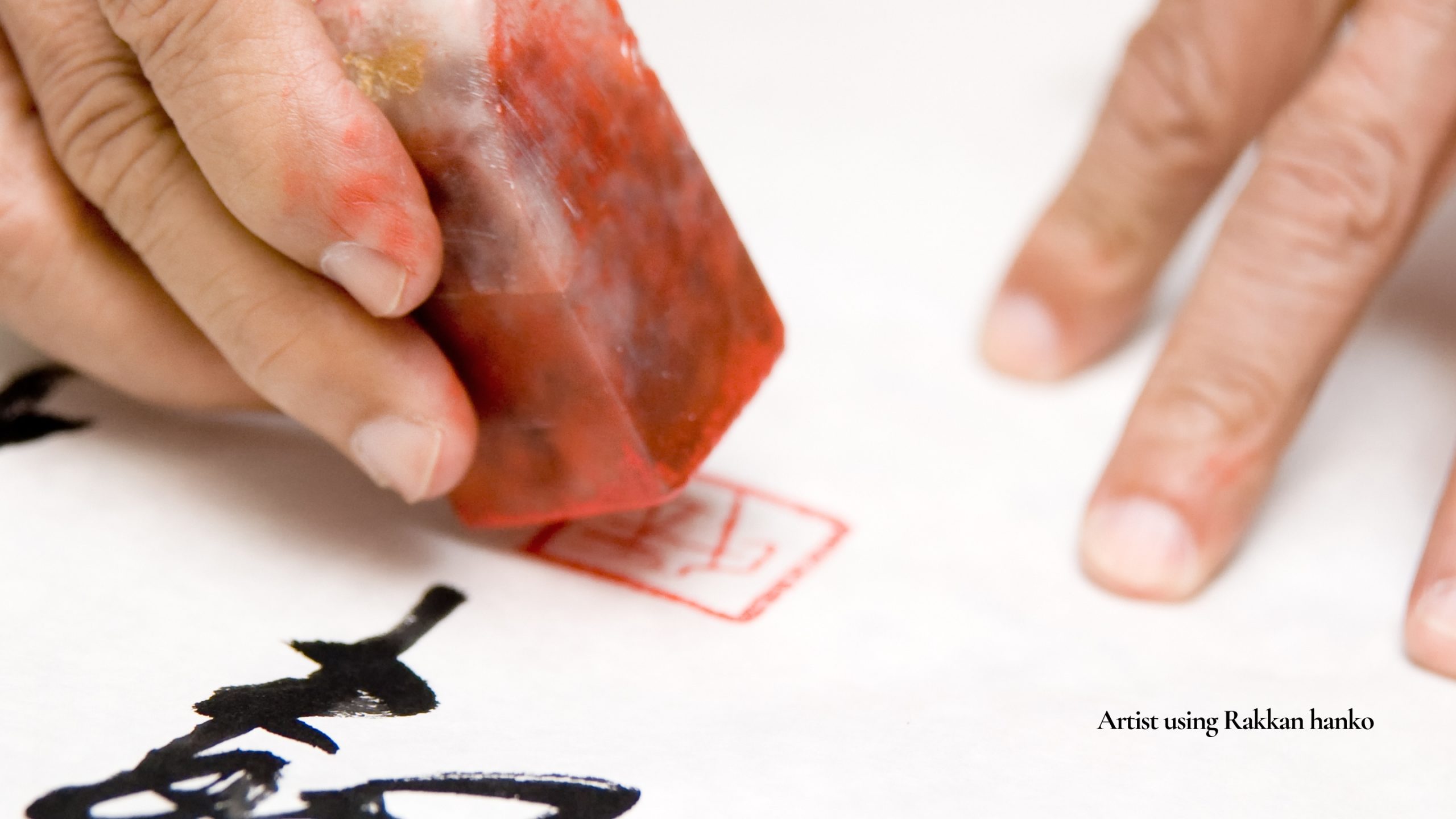 Artist using Rakkan hanko for their art