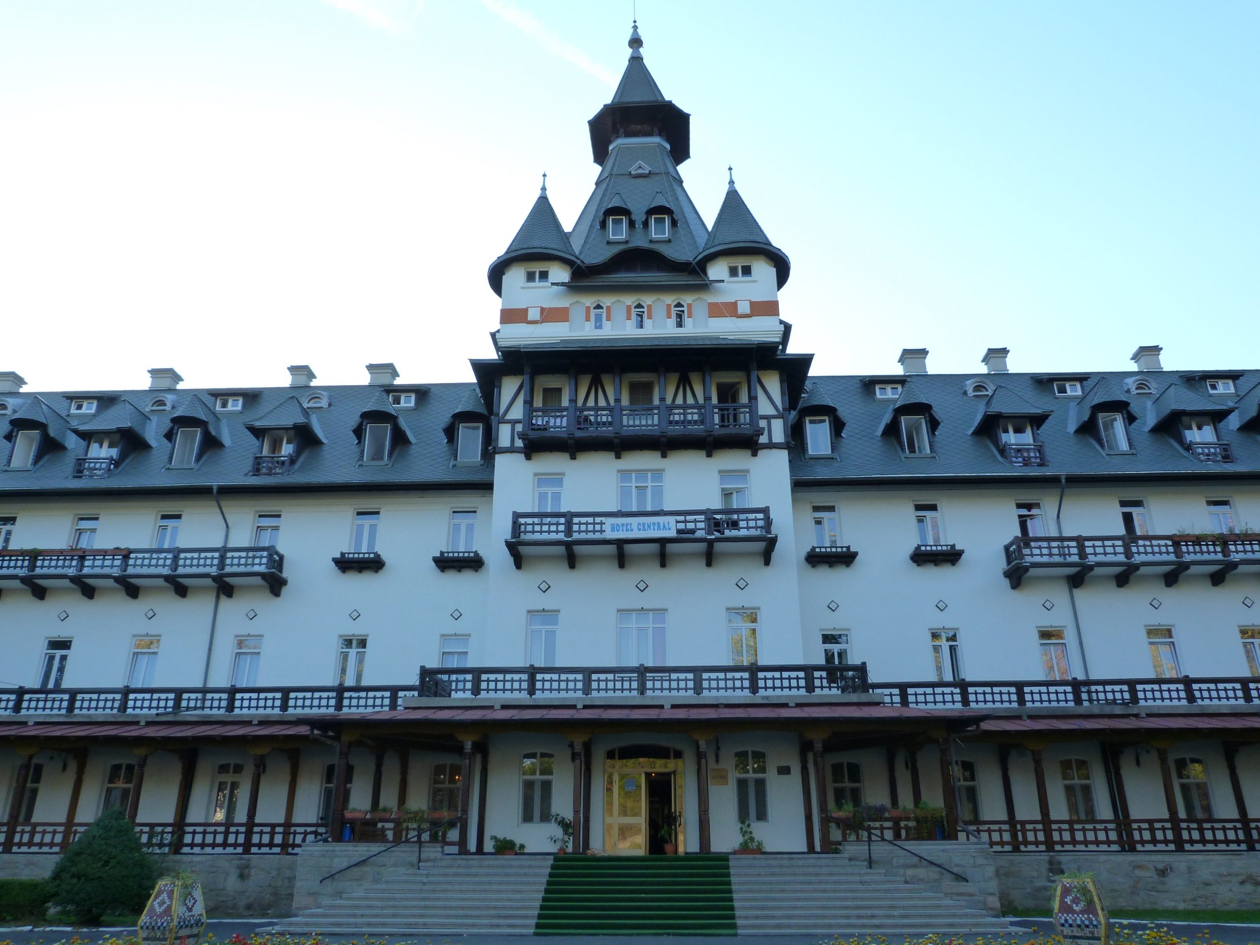 beautiful hotel in the centre of Caciulata Romania