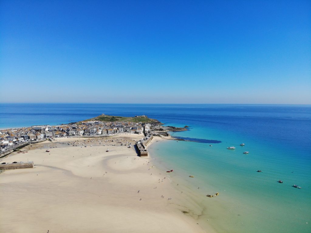 Beautiful relaxing beach in the best places to stay in Cornwall