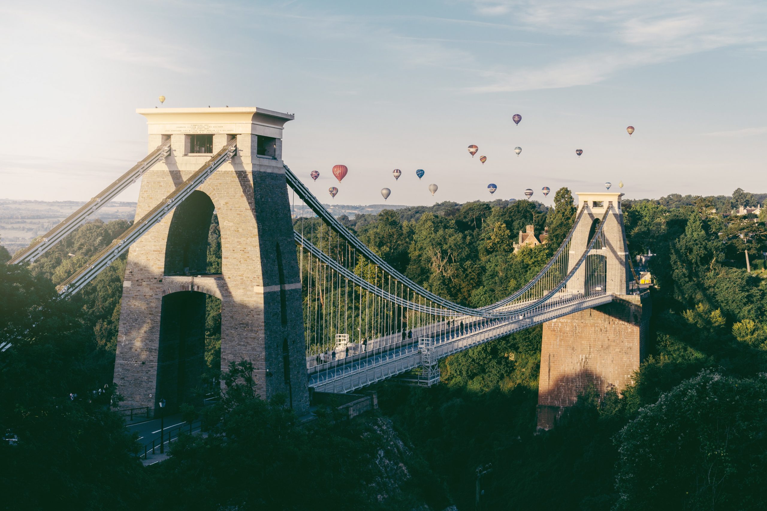 Bristol balloons over the suspension bridge