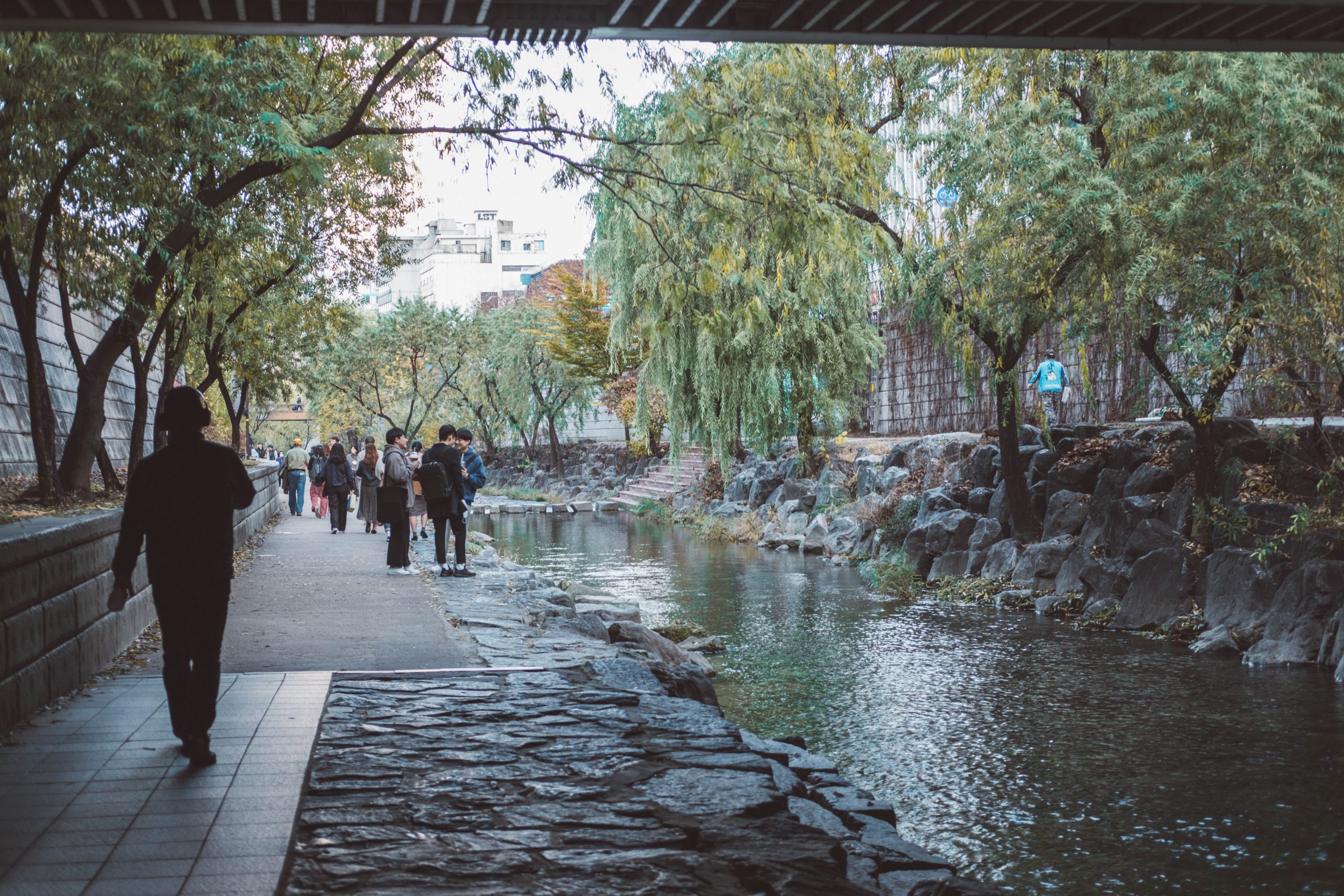 Cheonggyecheon stream in the centre of Seoul