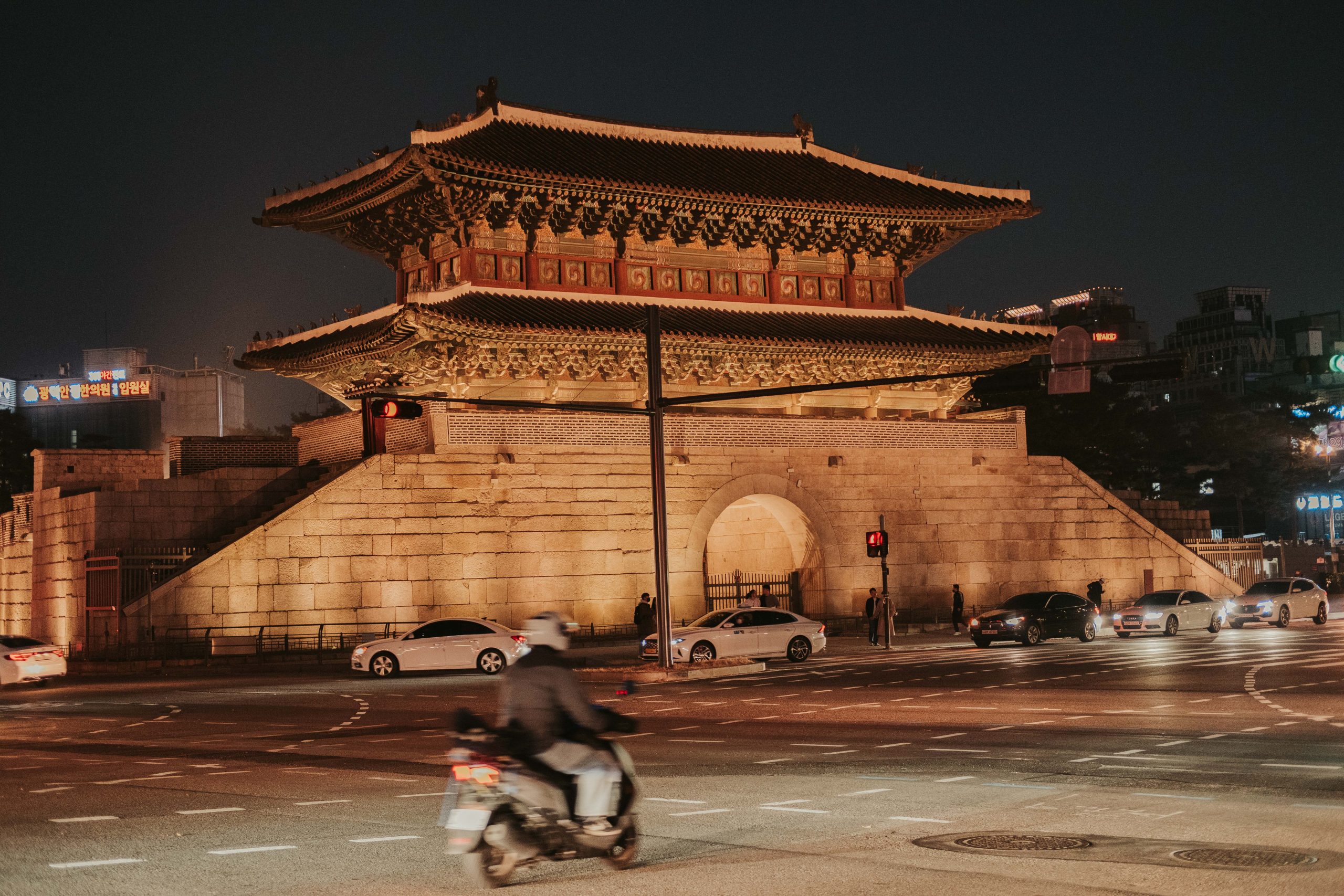 Close to Naksan park at night