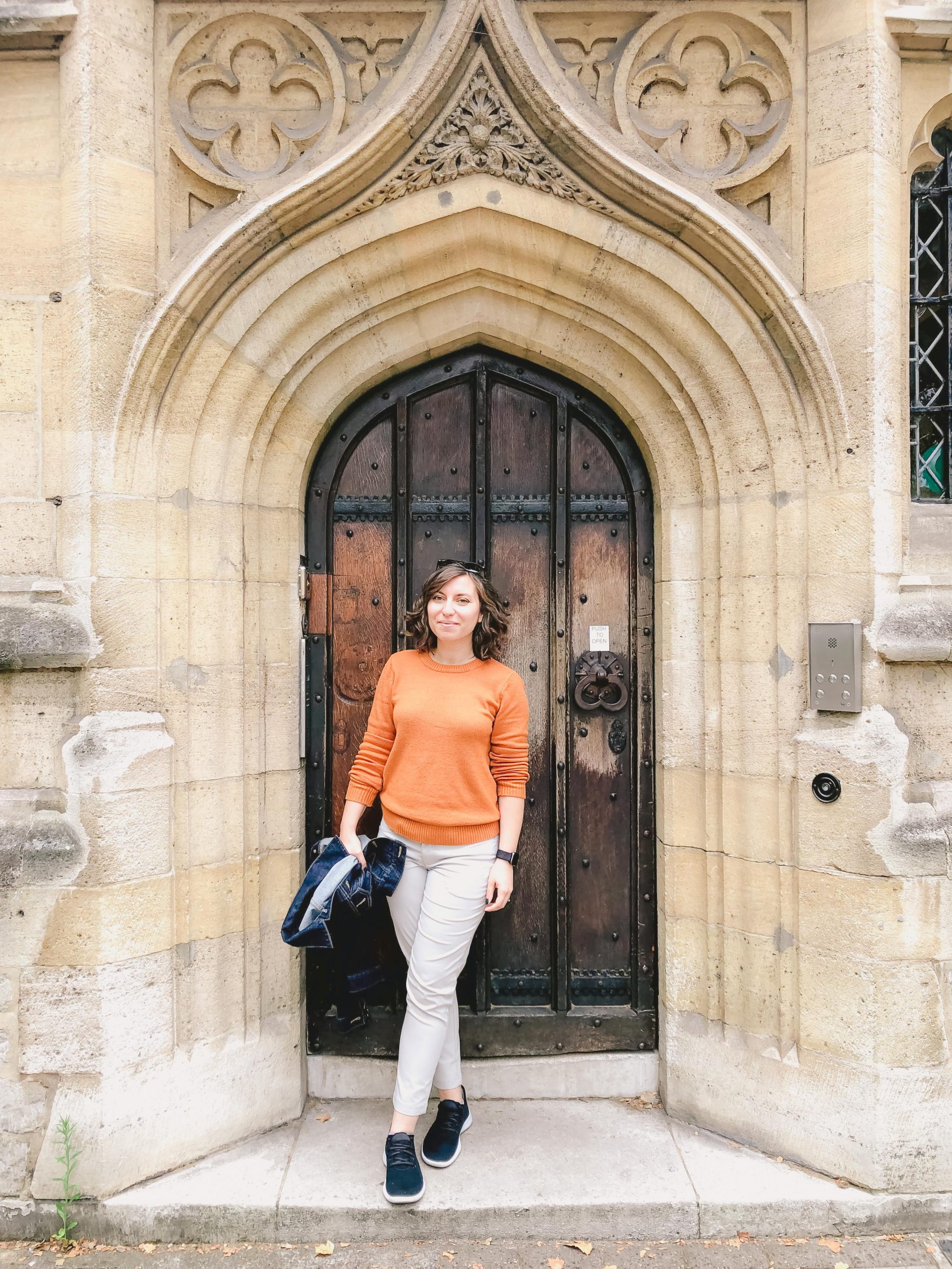 Cory wearing her Palma chinos from Bluffworks in Oxford with Allbirds tree runners