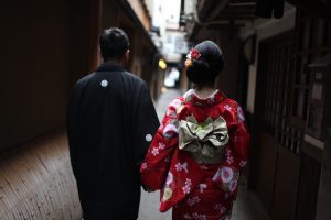 Couple dressed in kimono in Kyoto