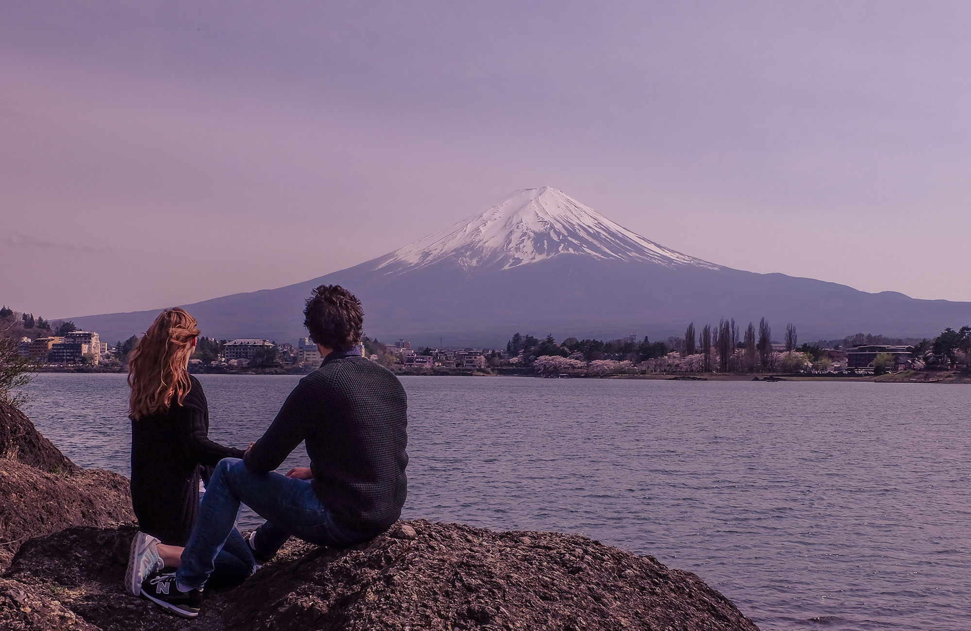Couple Travel Mount Fujisan Japan