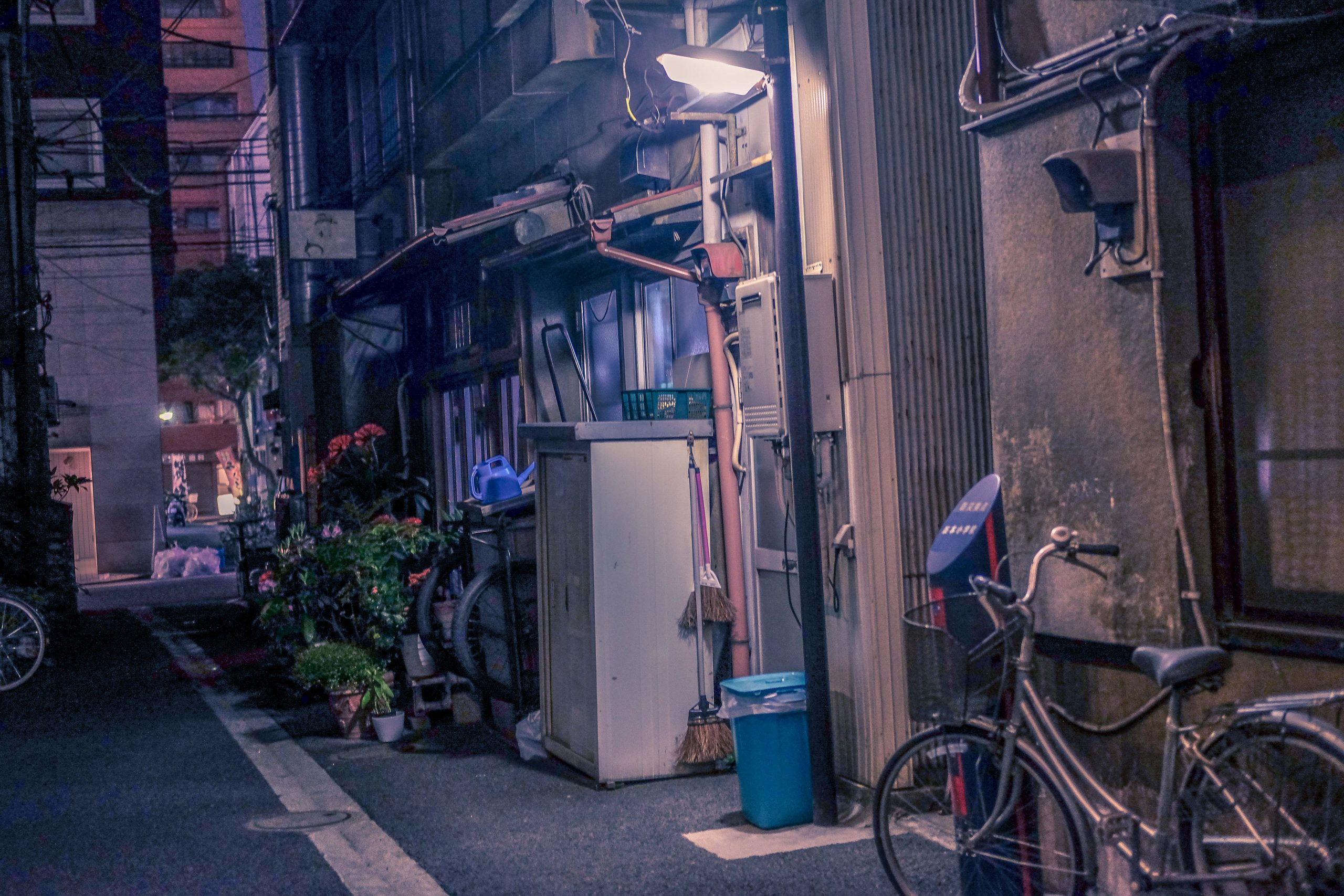 dark alleys tokyo night