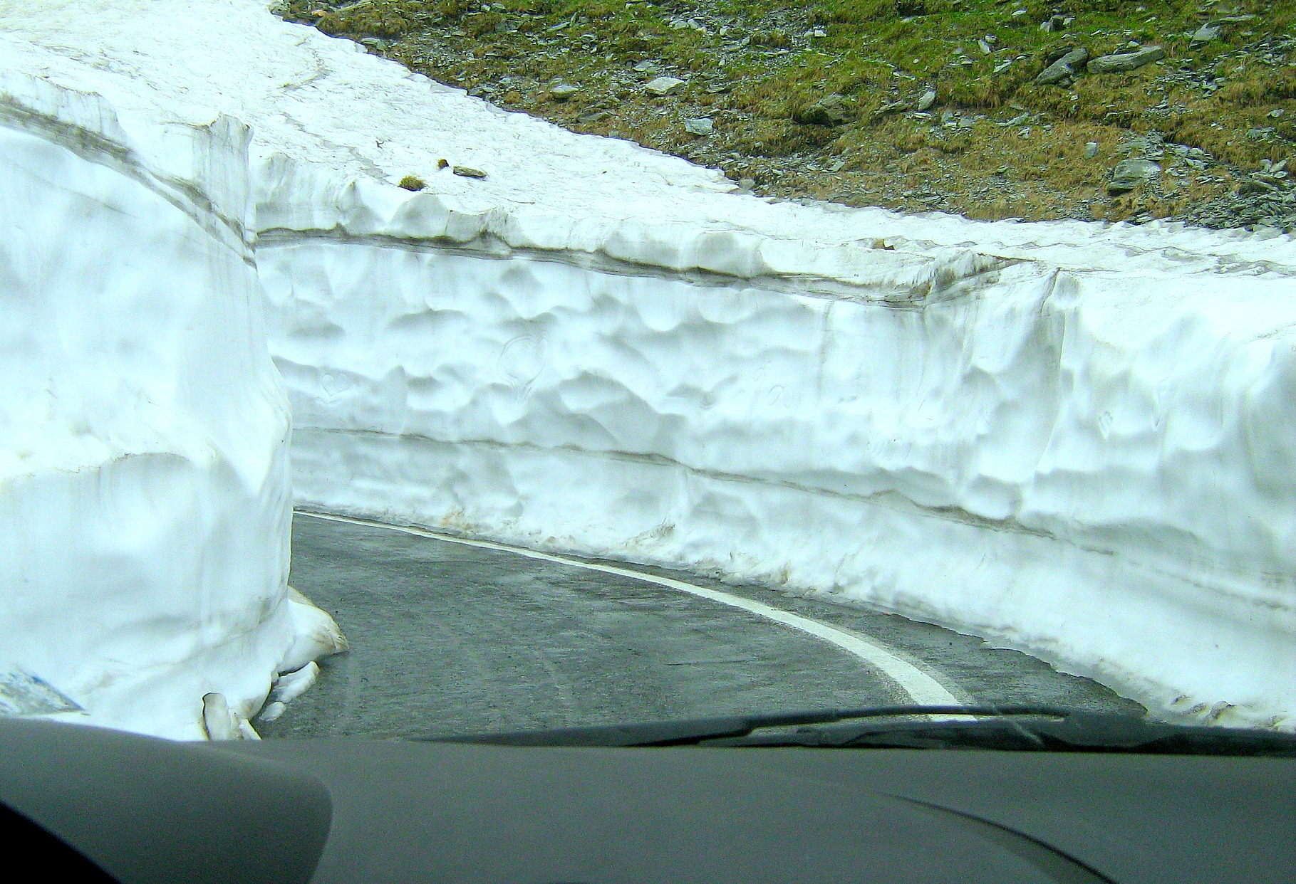 Driving through snow Transfăgărășan 