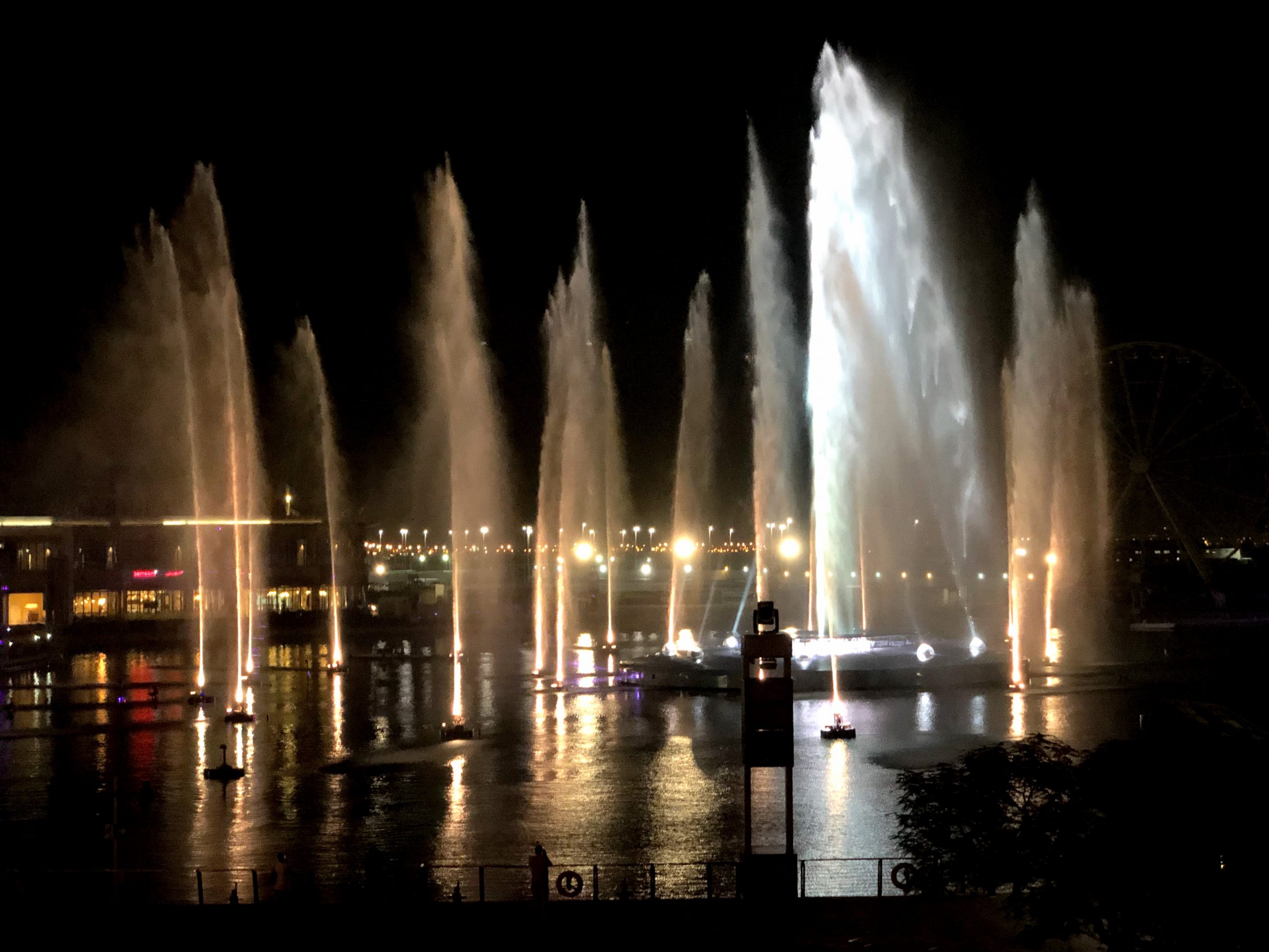 Dubai Singing Dancing Fountain