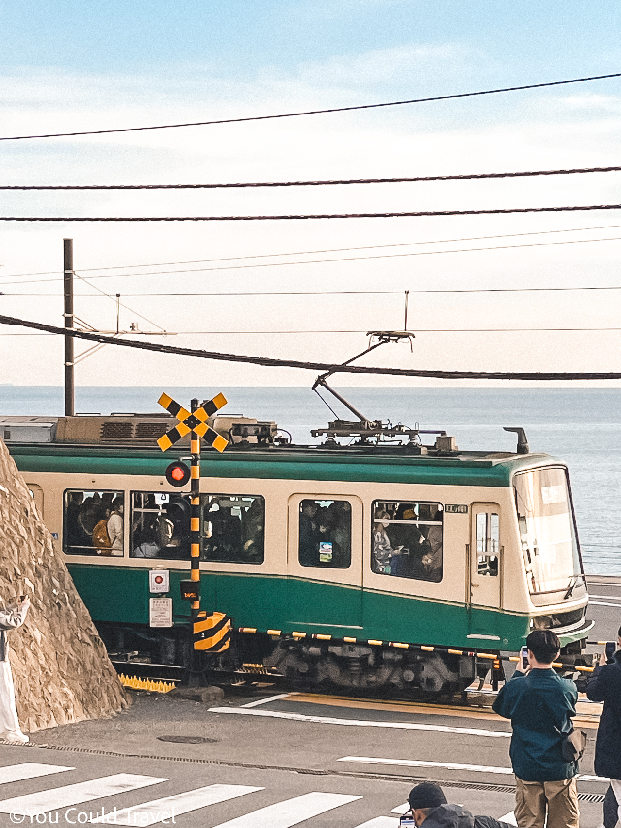 Enoden Ln=ine nostalgic train in Kamakura