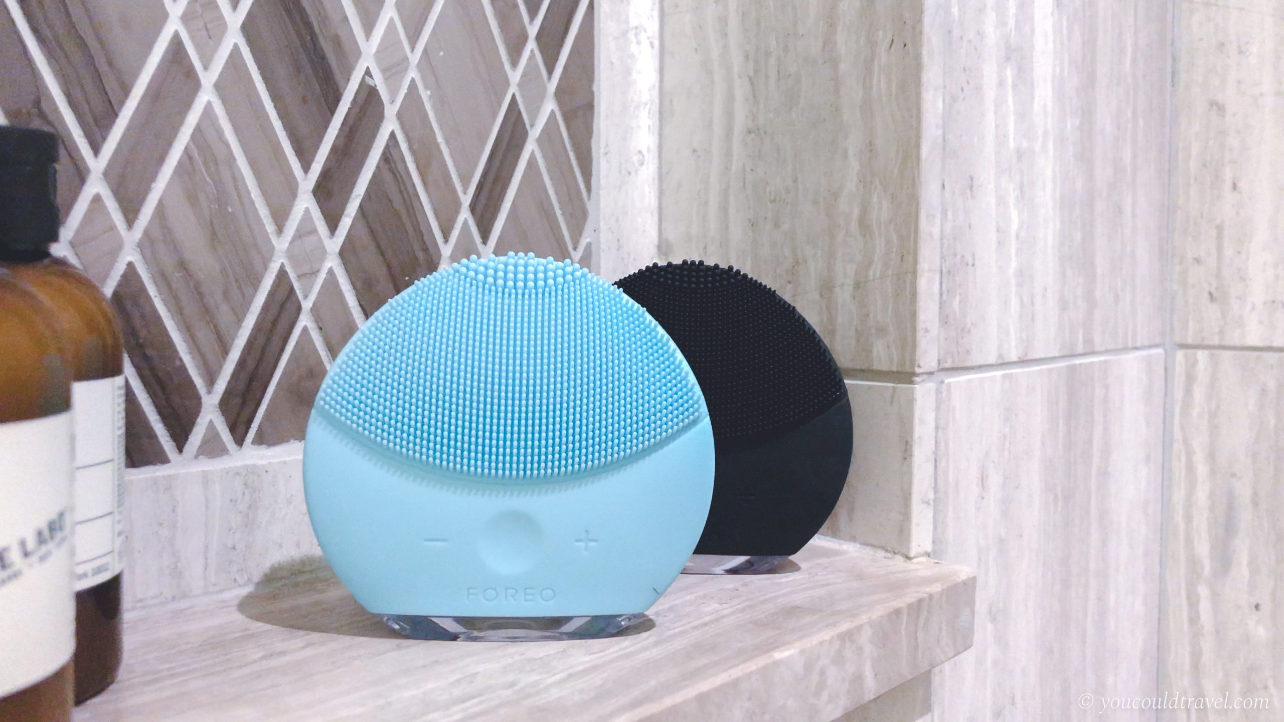 LUNA mini 2 is a face cleansing brush, which comes with 8 adjustable intensities to deep clean the skin