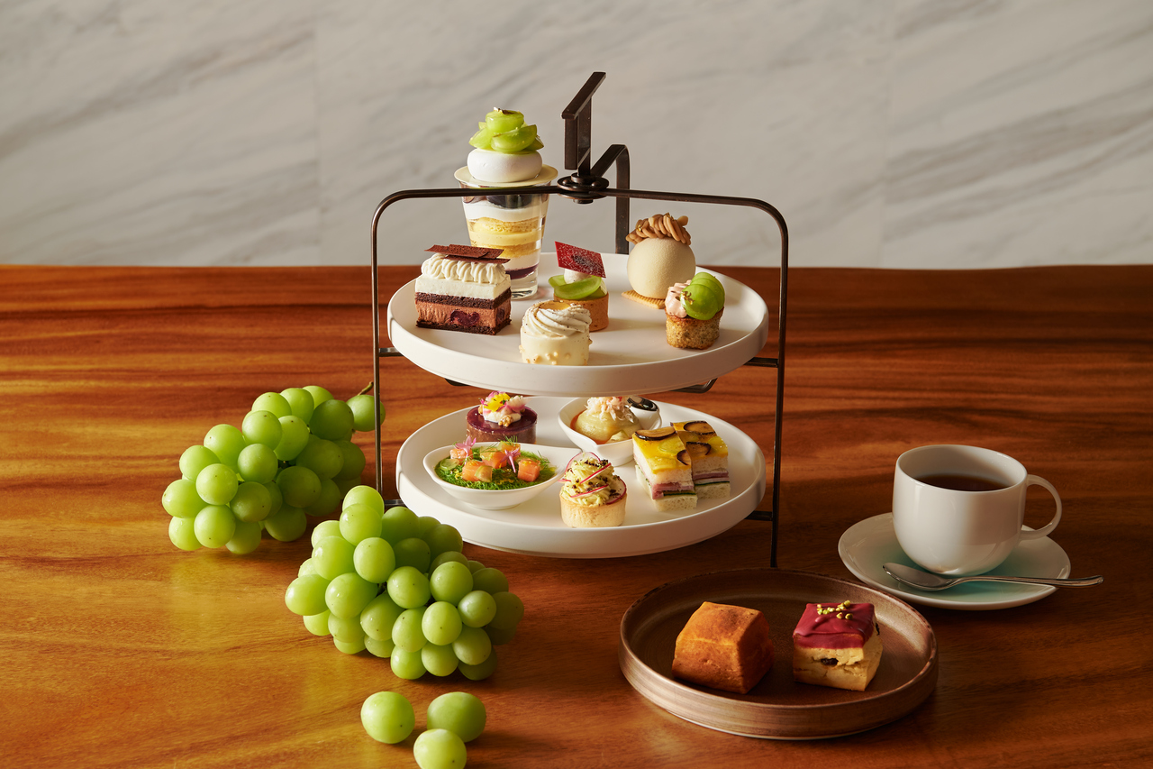 Four seasons high tea, shine muscat. Image credit: Fourt Seasons hotel