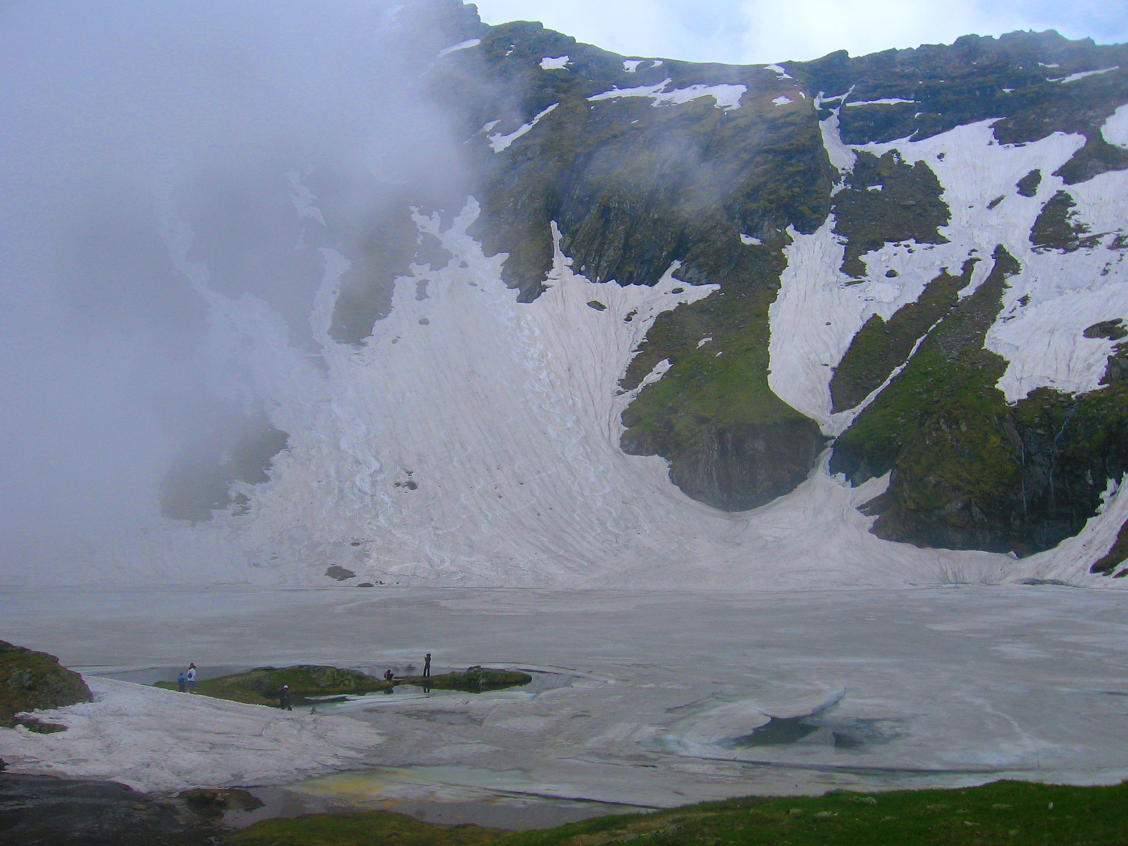 Frozen Balea Lake Transfăgărășan 