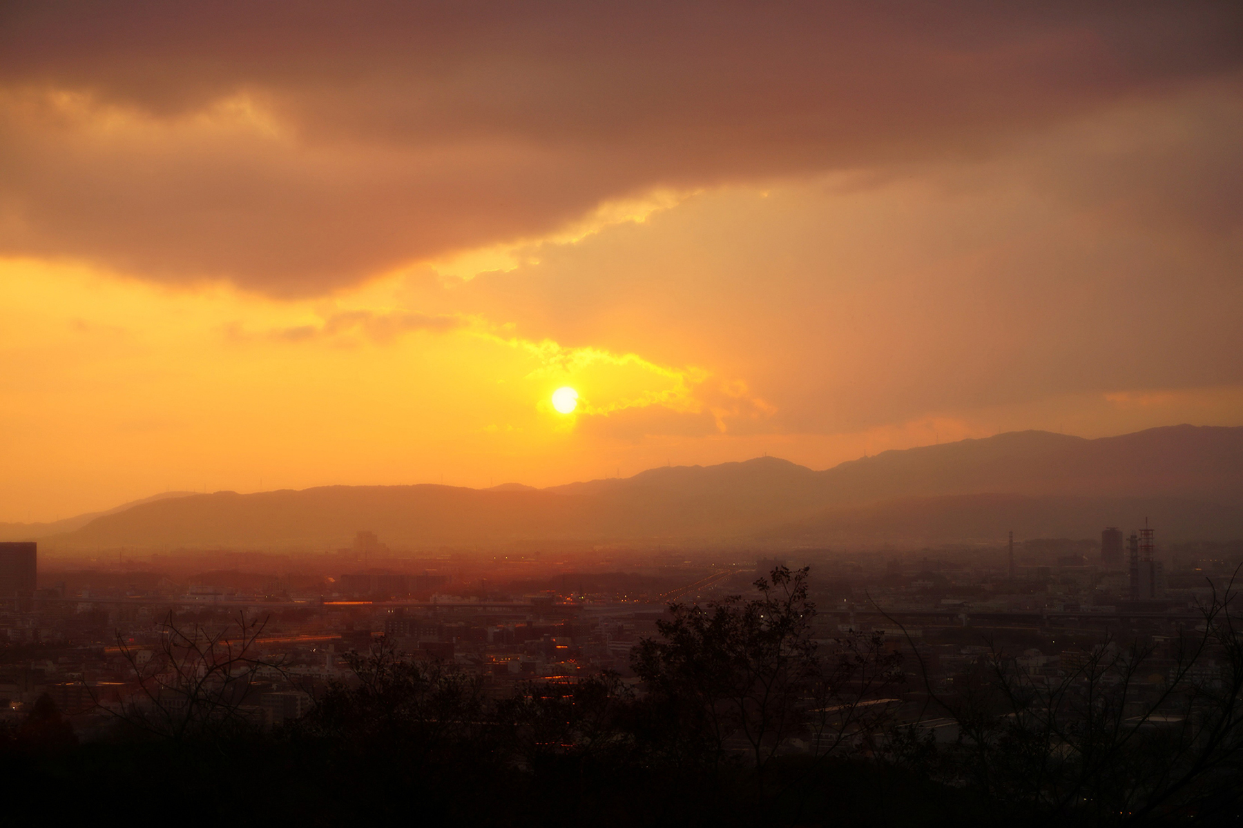 Fushimi Inari Taisha Sunset at the Yotsutsuji intersection