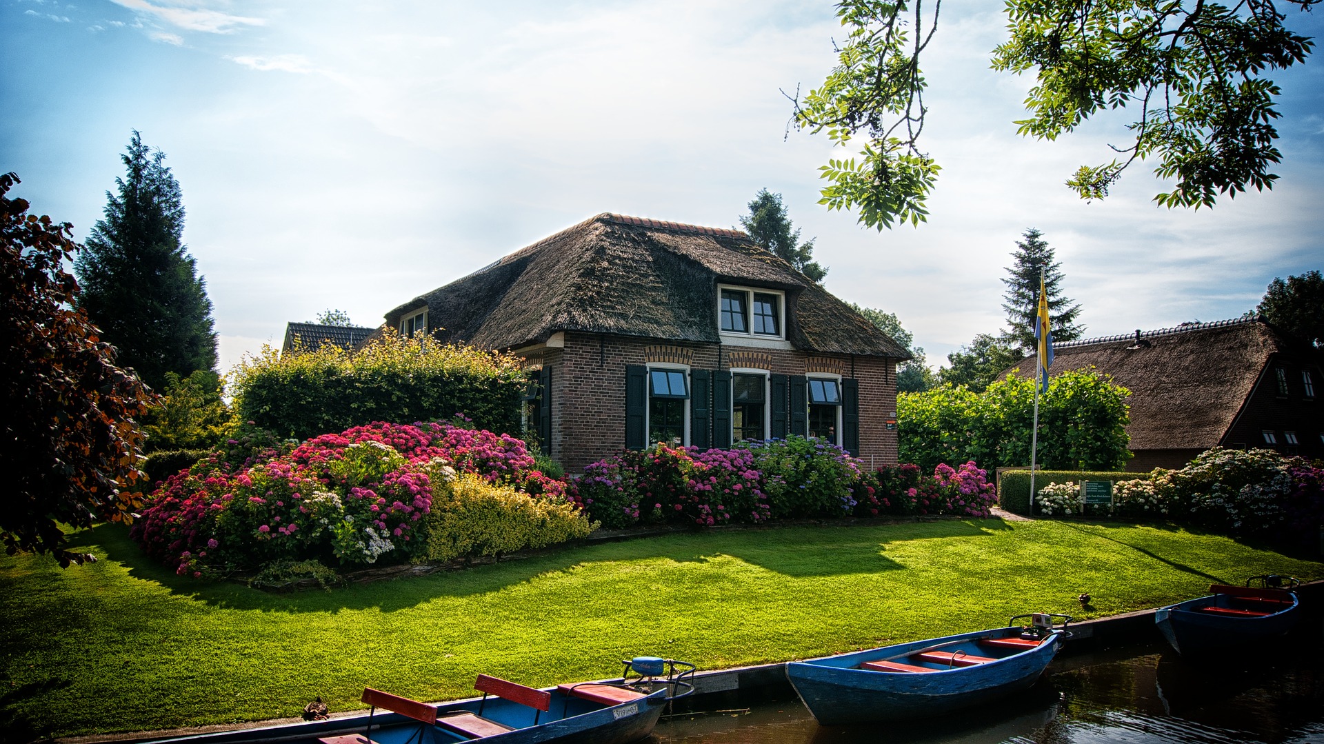 Giethoorn Day trips from Amsterdam Giethoorn Day trips from Amsterdam