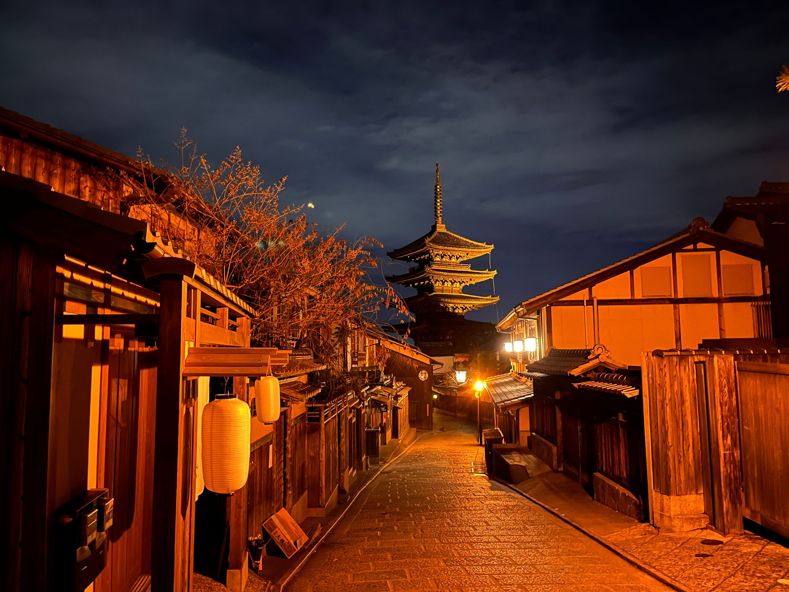 Gion at Night Kyoto (Cory Varga)