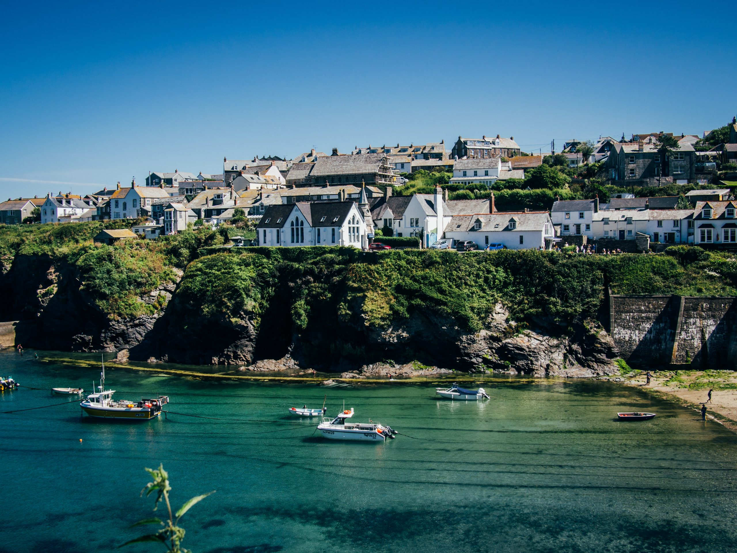 Gorgeous shoreline cliffs in Cornwall with gorgeous houses