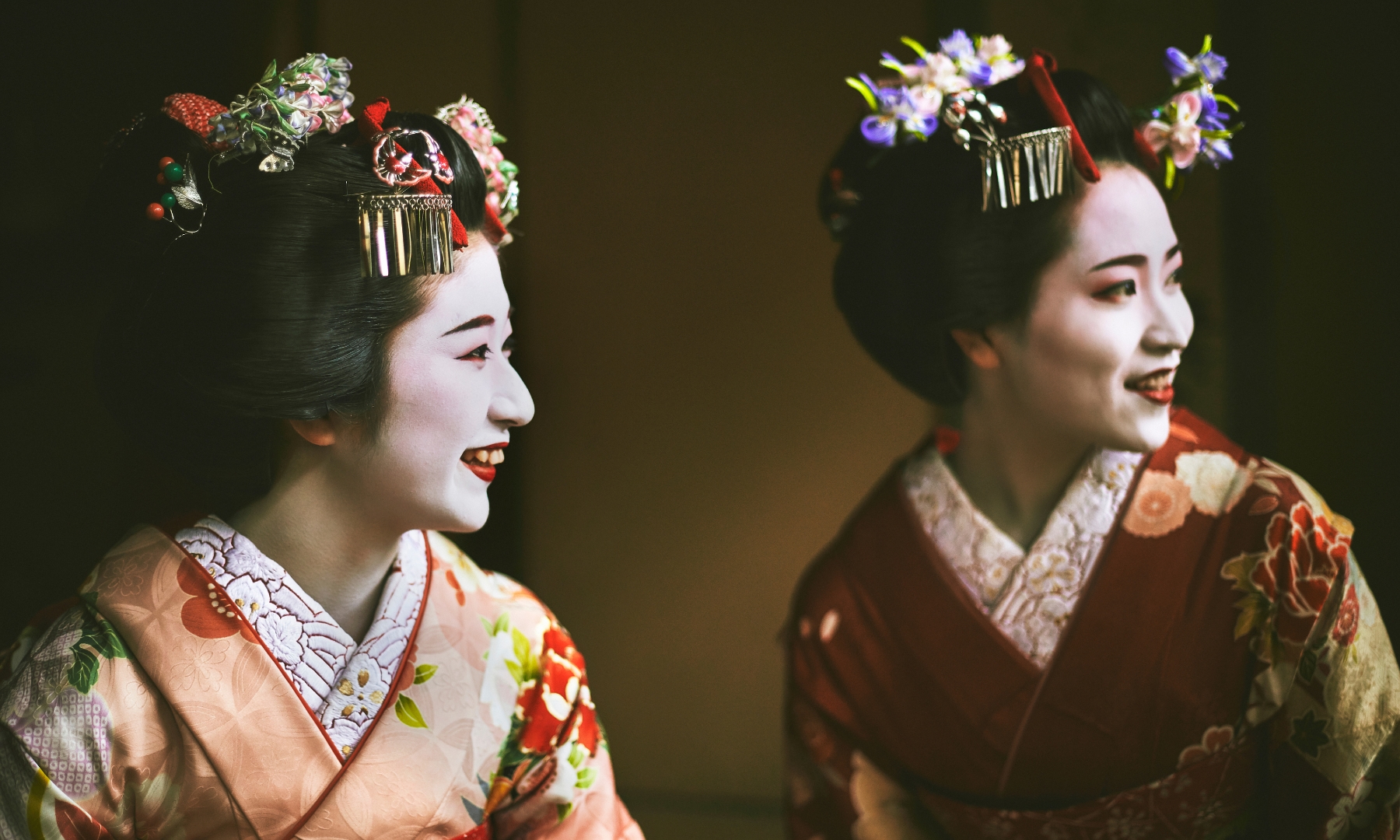 Hairstyle of Geisha  - Two Geisha smiling