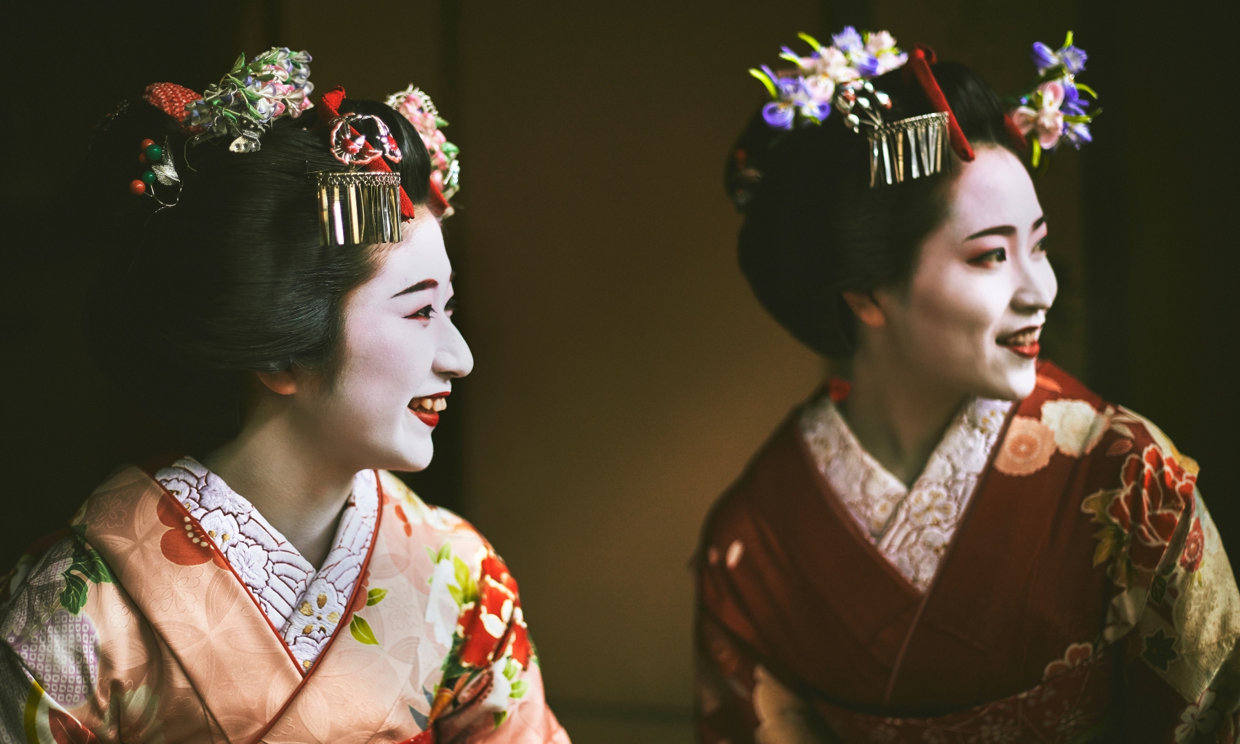 Hairstyle of Geisha - Two Geisha smiling Hairstyle of Geisha - Two Geisha smiling