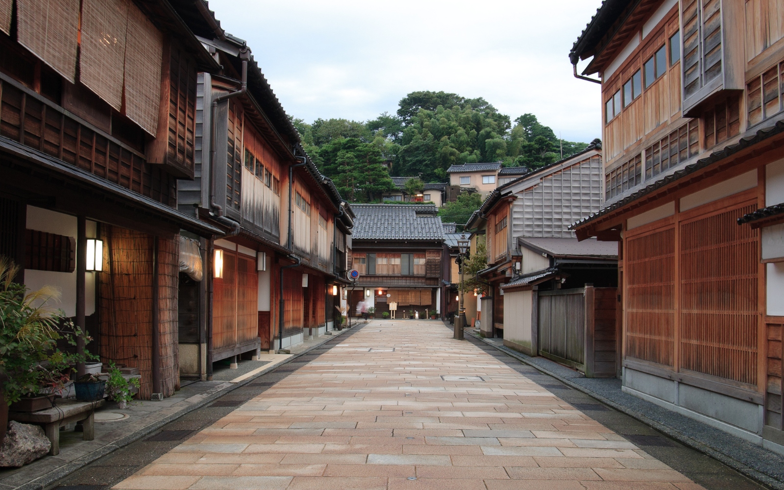 Historic teahouses in Higashi Chaya