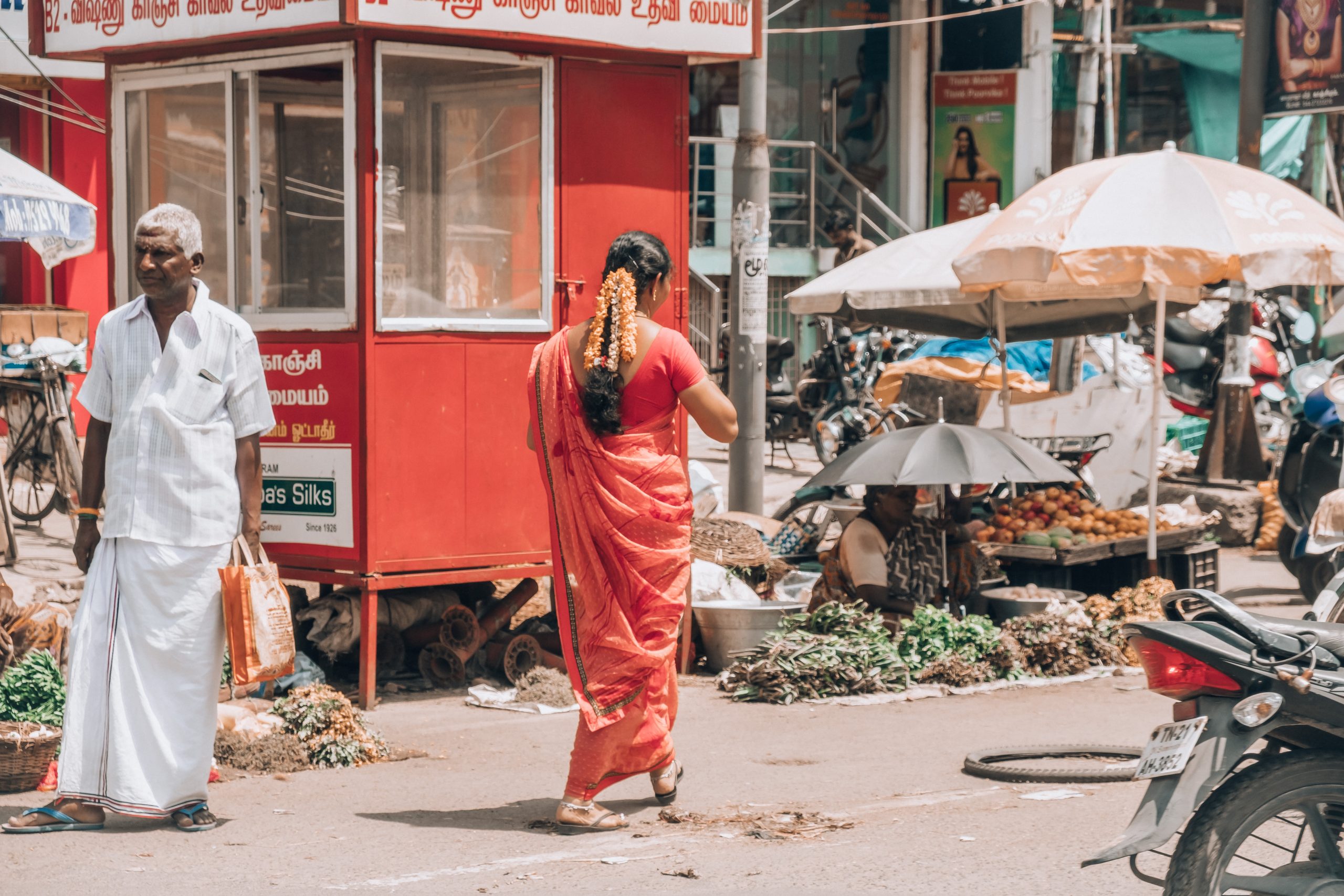 Indian women in Chennai wearing traditional clothes