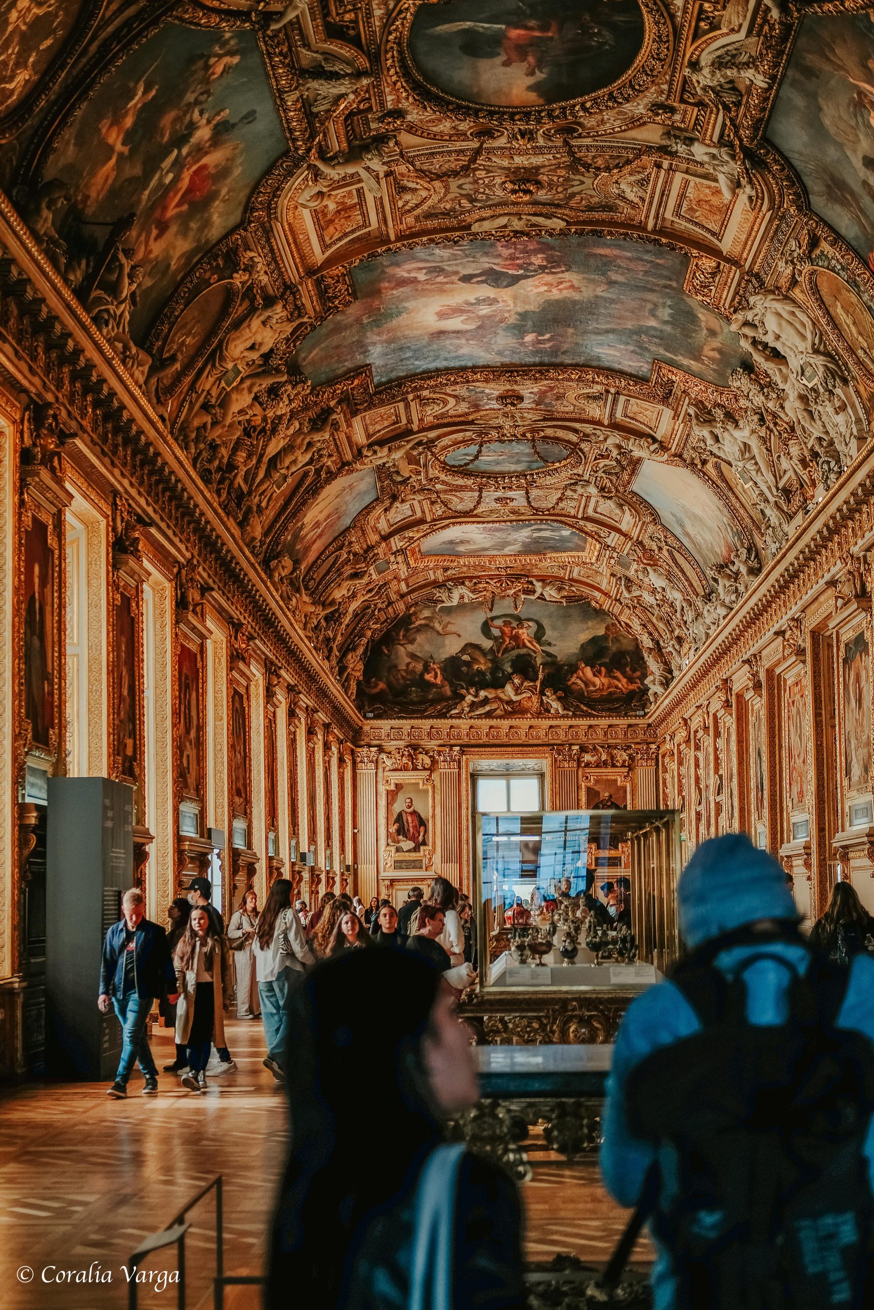 Interior room of Louvre museum