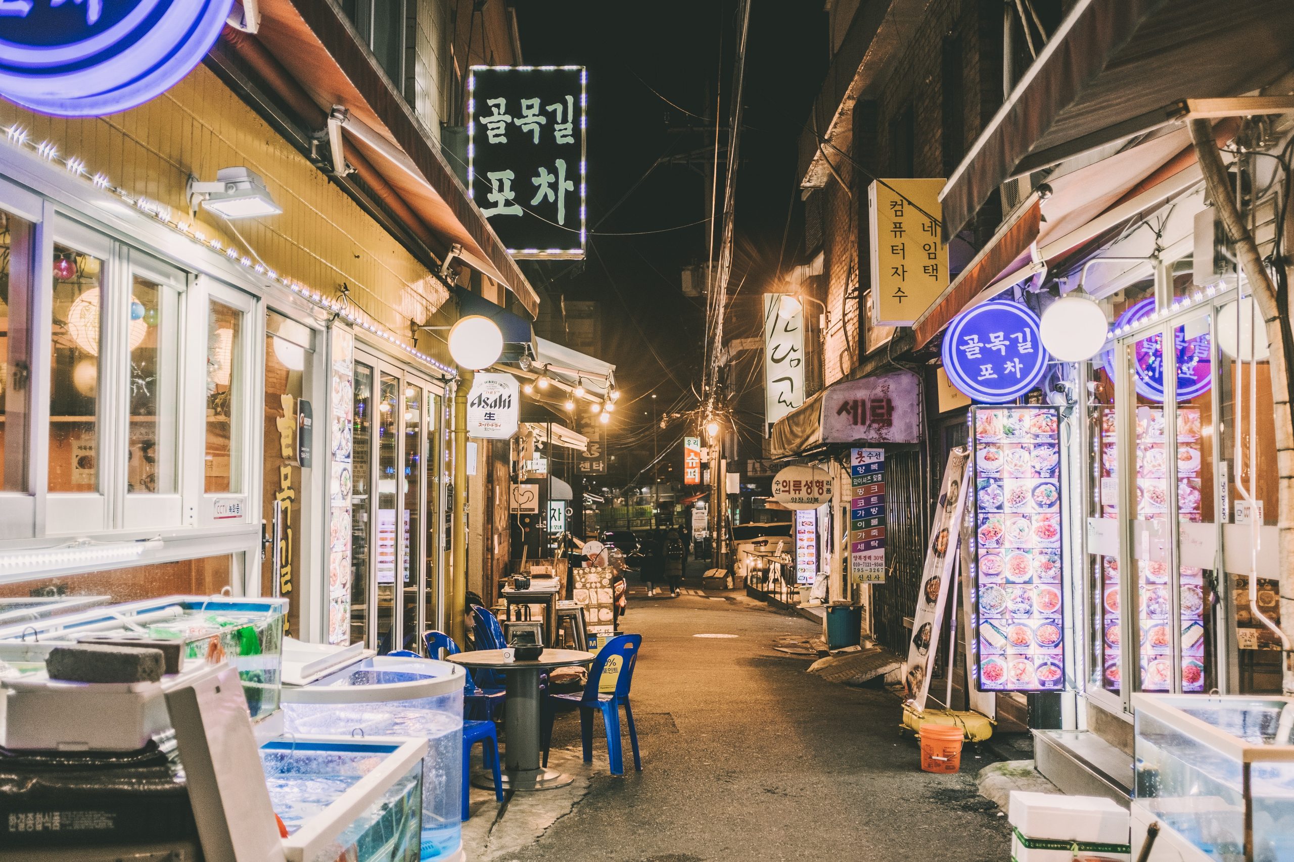 Itaewon with its street food and restaurants in the evening - a great place to stay in Seoul