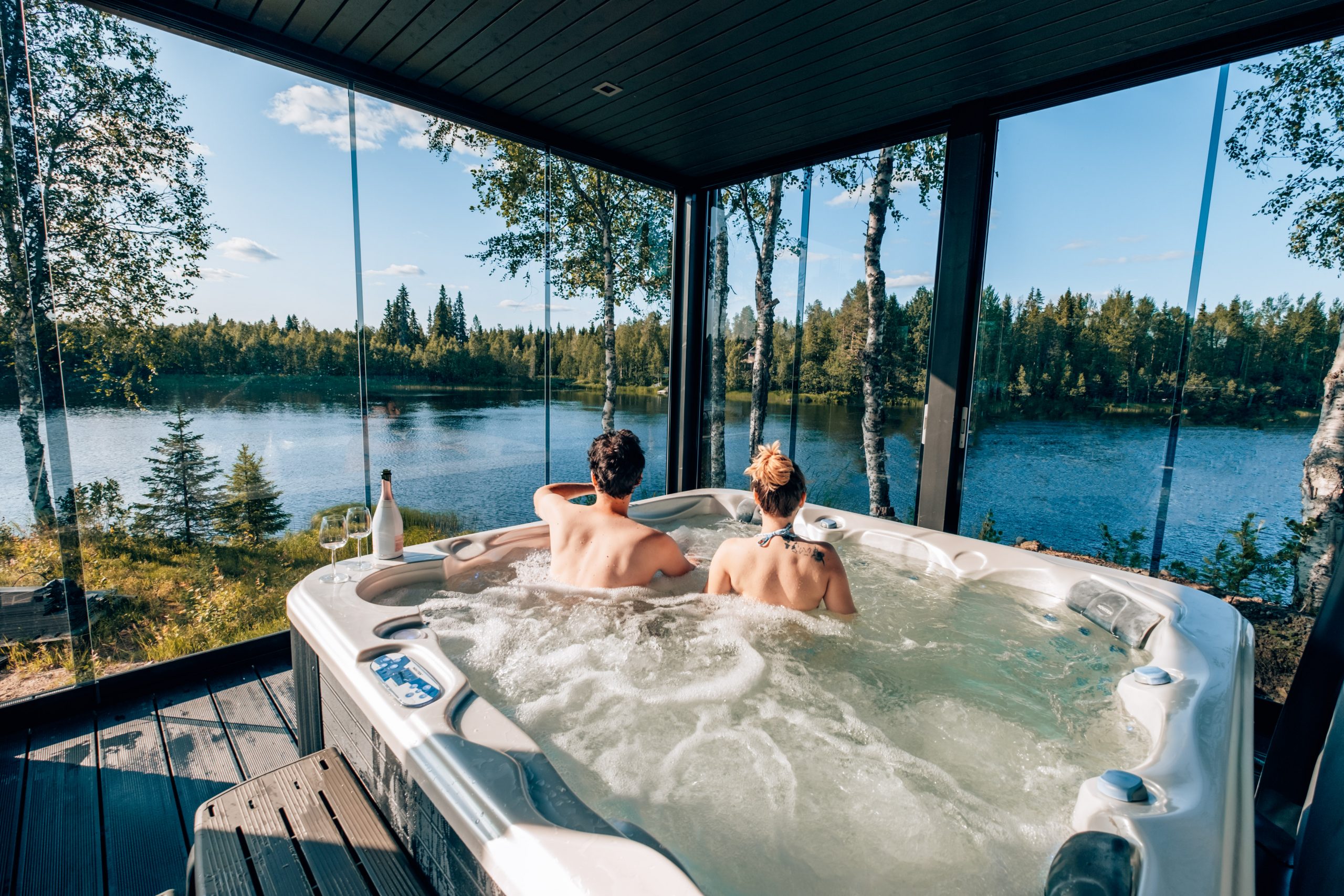 Jacuzzi and champagne Arctic Dream House Ranua