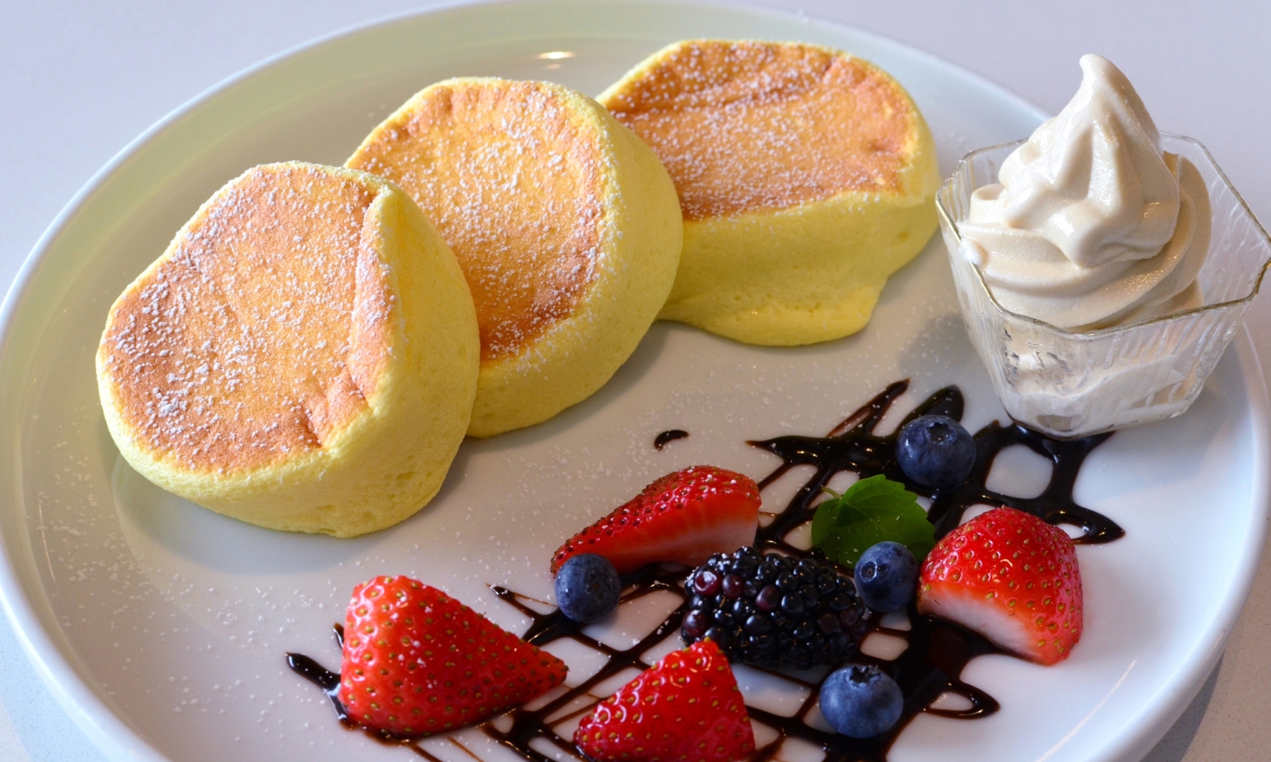 Japanese pancakes with cream and fruit