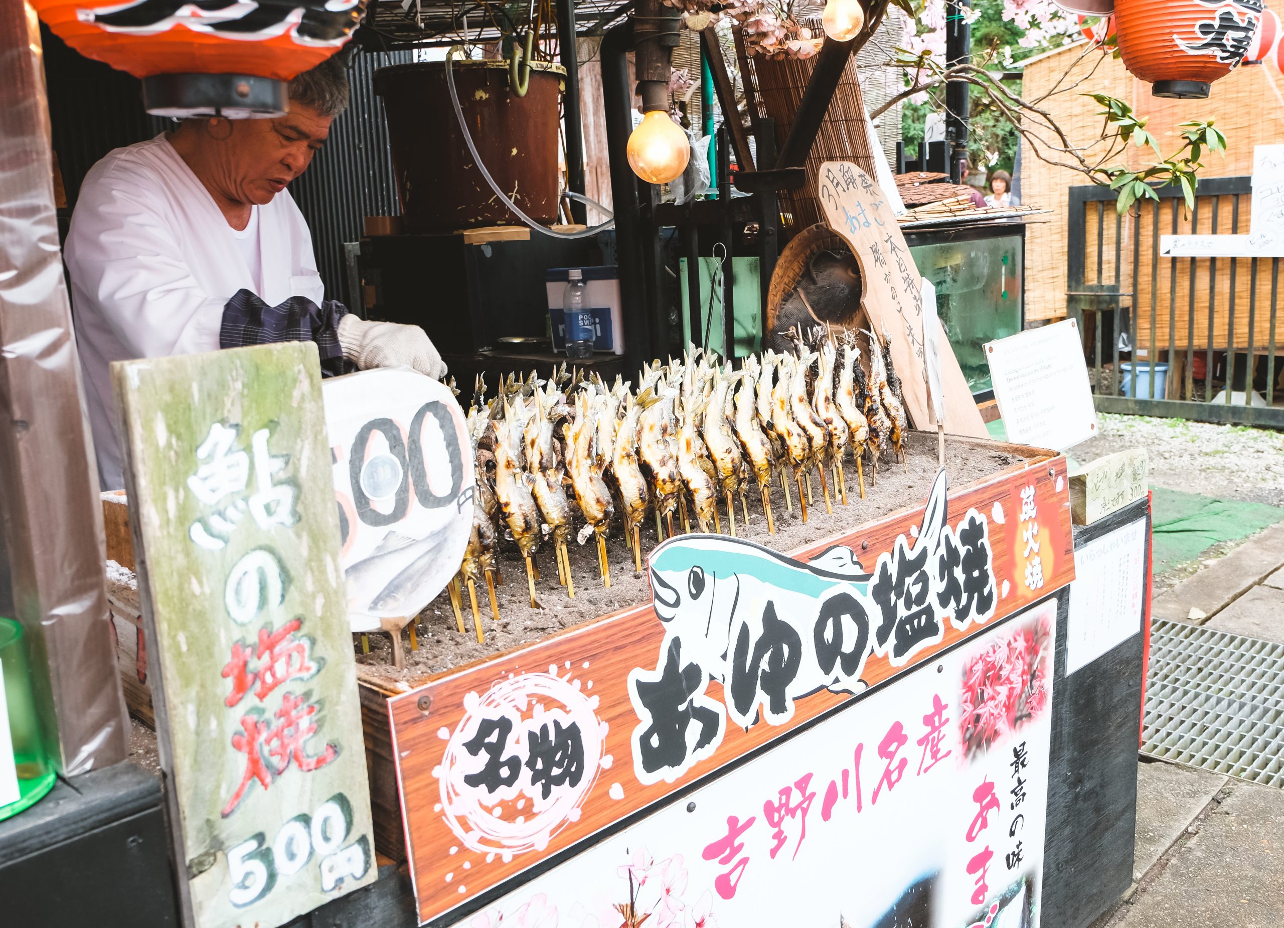 Tokyo street food: Japanese vendor selling shioyaki