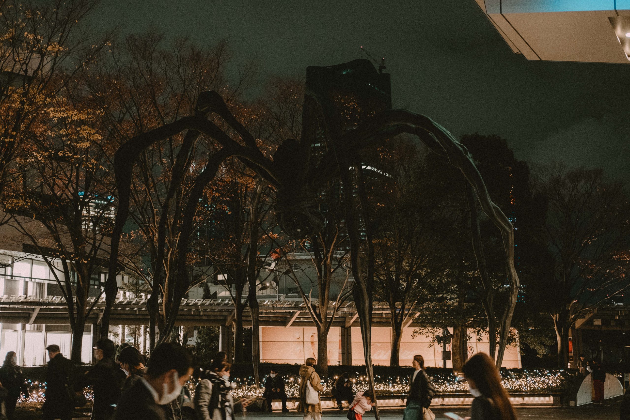 Maman Spider Roppongi in the evening