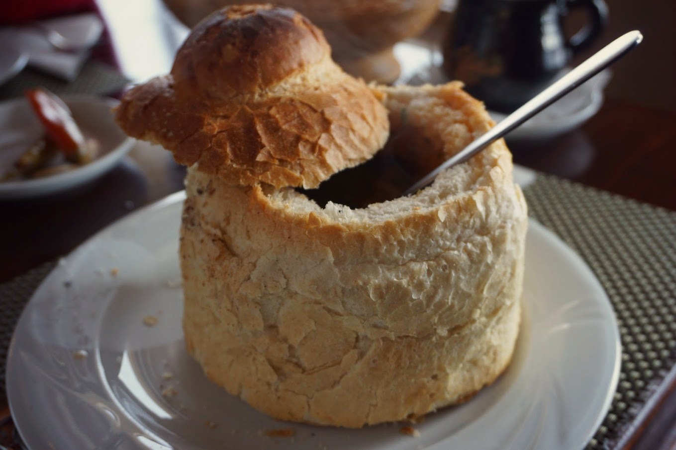 Mancare tradtionala romaneasca - supa in paine