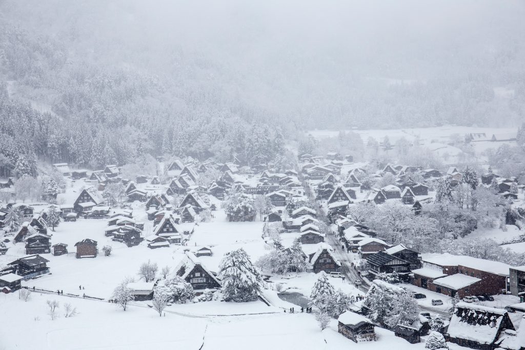 Photograph the Shirakawa village in Japan