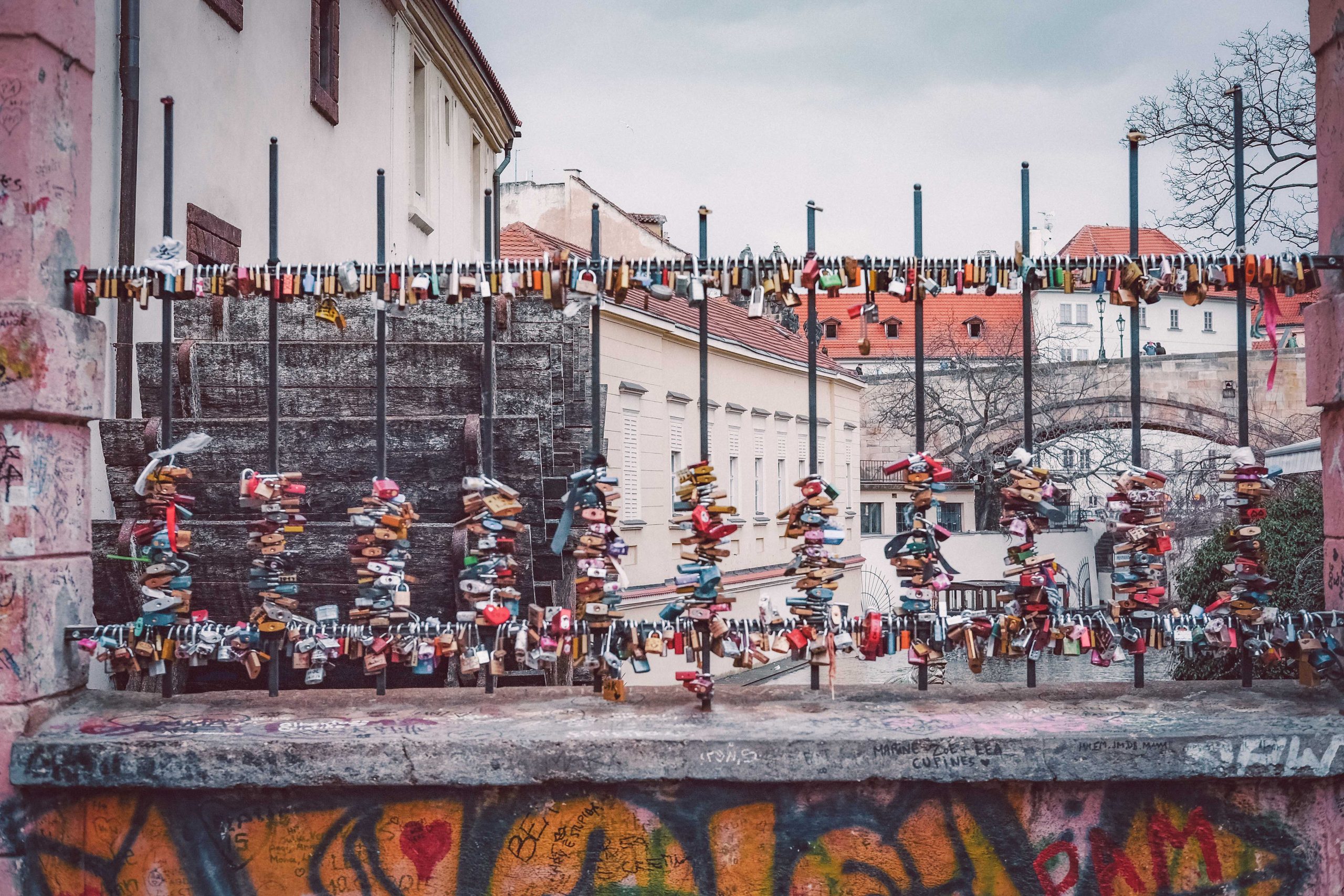 Prague Lovers Chains