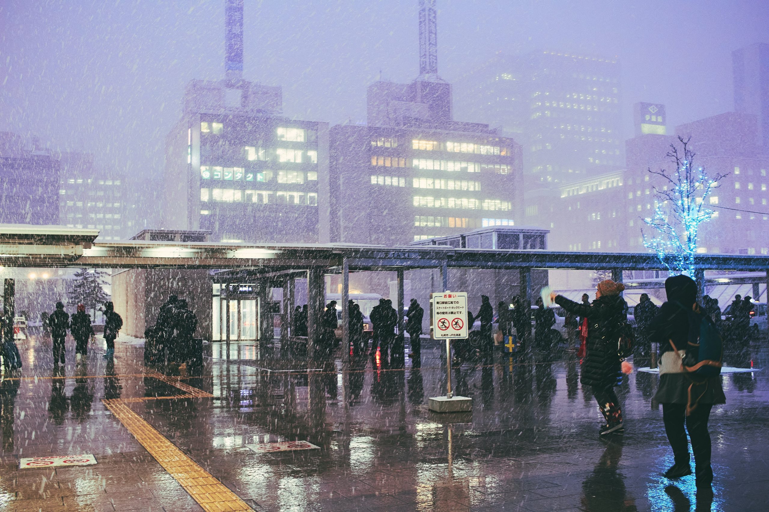 Sapporo station is the best place to stay for easy transport access Sapporo station is the best place to stay for easy transport access