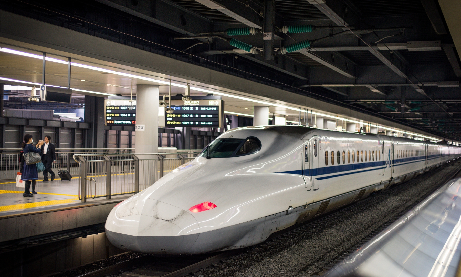 Shinkansen in Nagasaki Station Shinkansen in Nagasaki Station