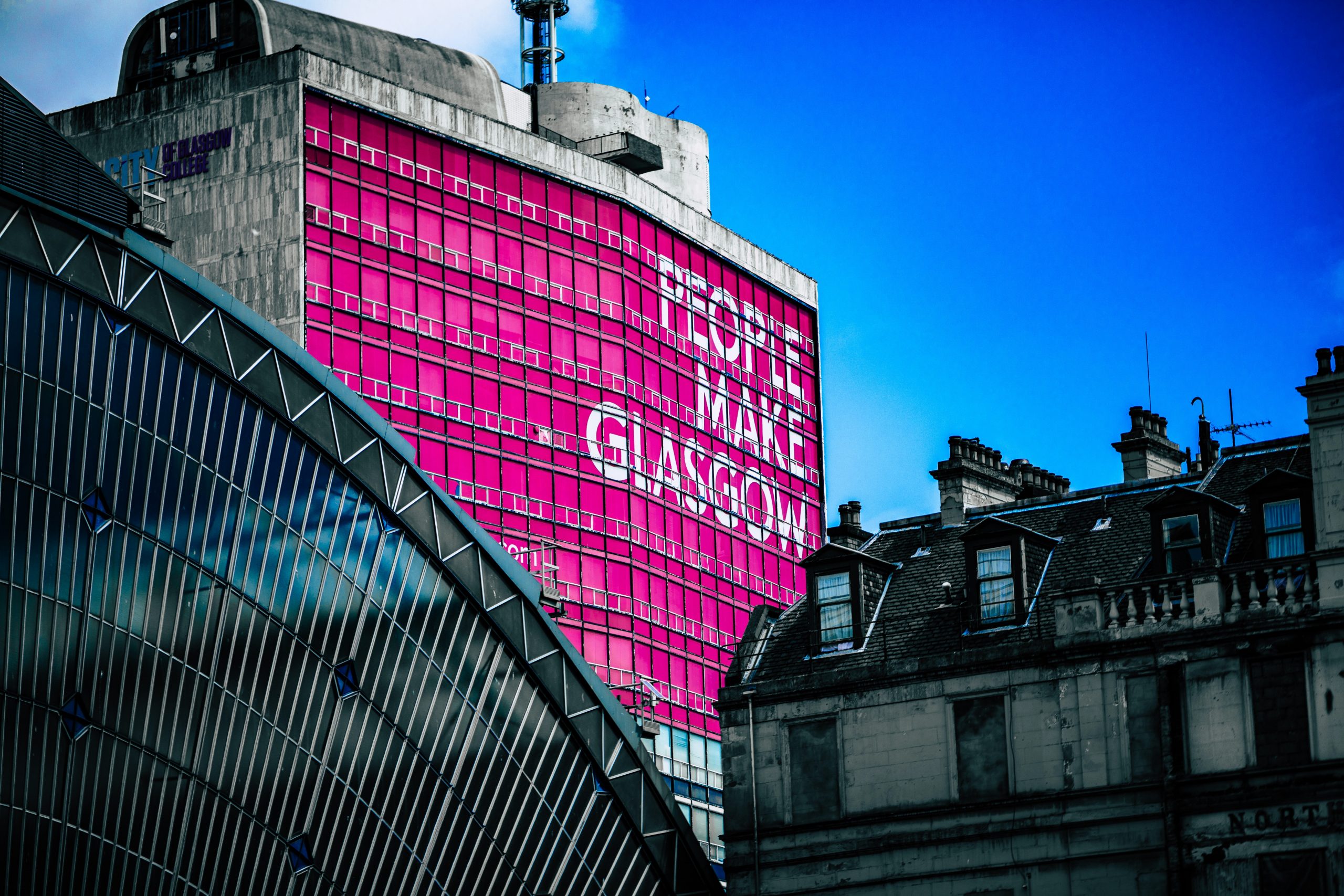 Sign People make Glasgow in the centre Sign People make Glasgow in the centre