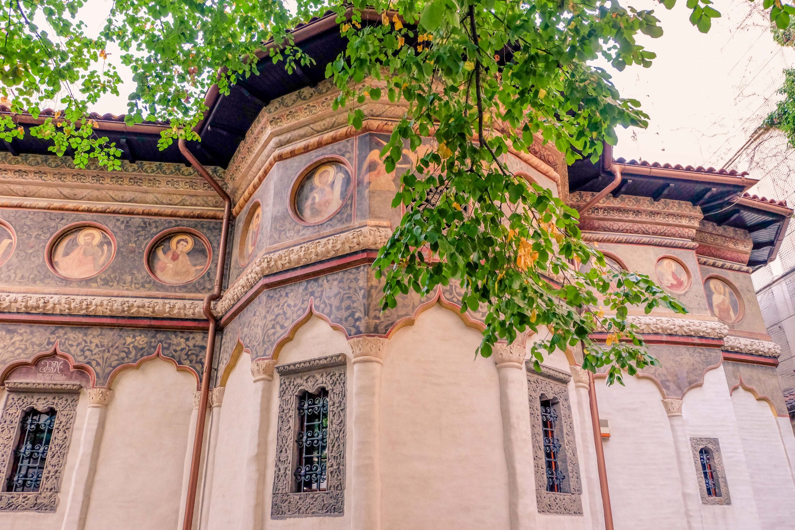 stavropoleos church bucharest flowers