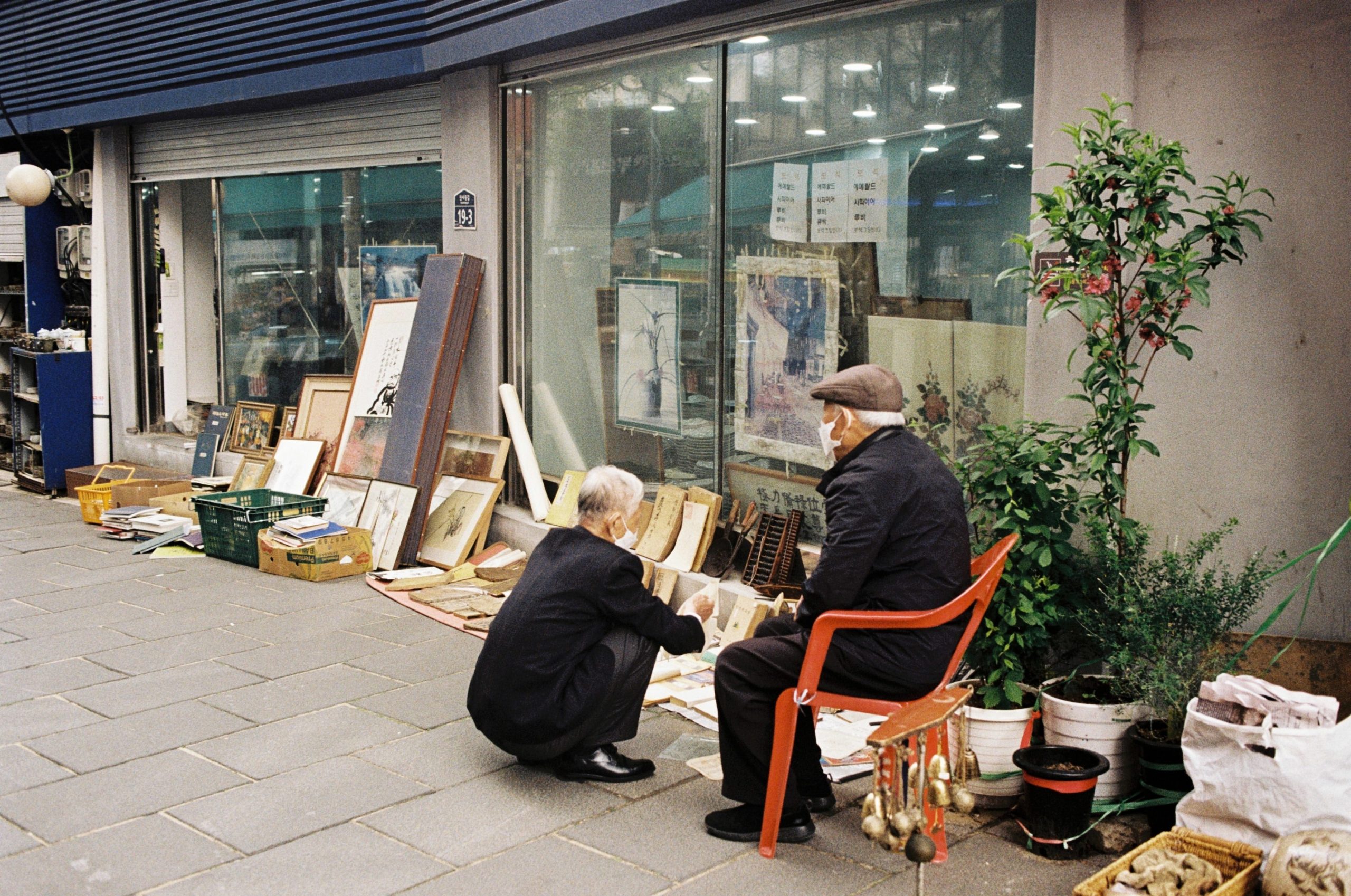 Street vendors in Insadong