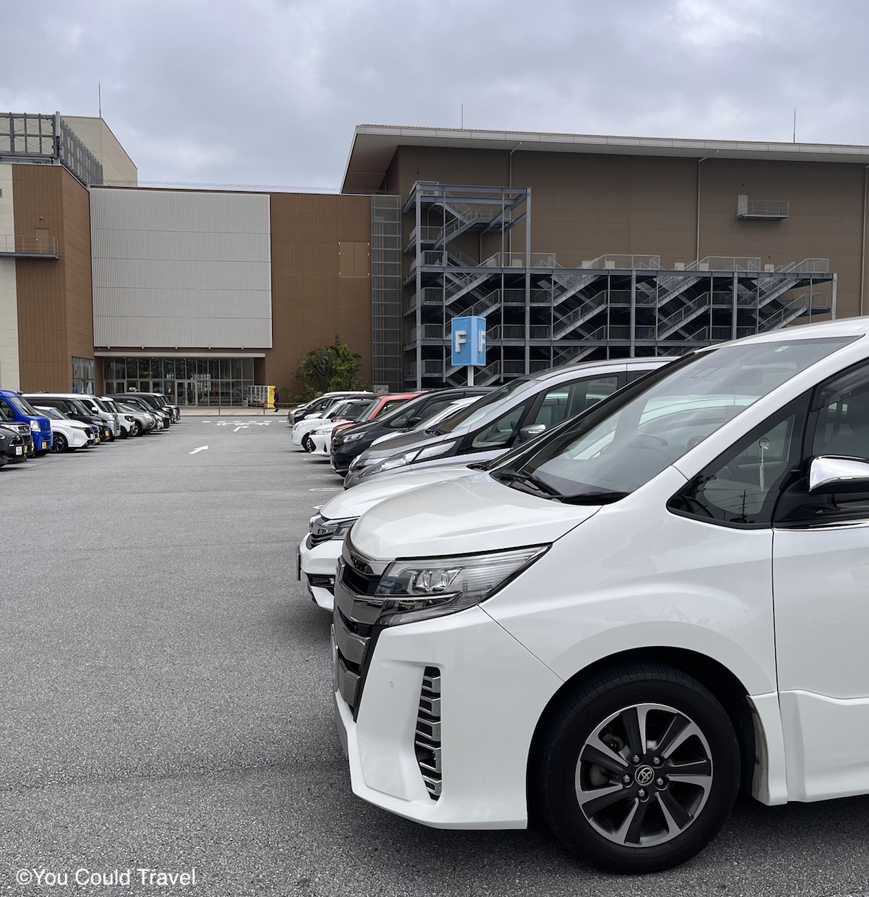 The cars in Okinawa reverse park