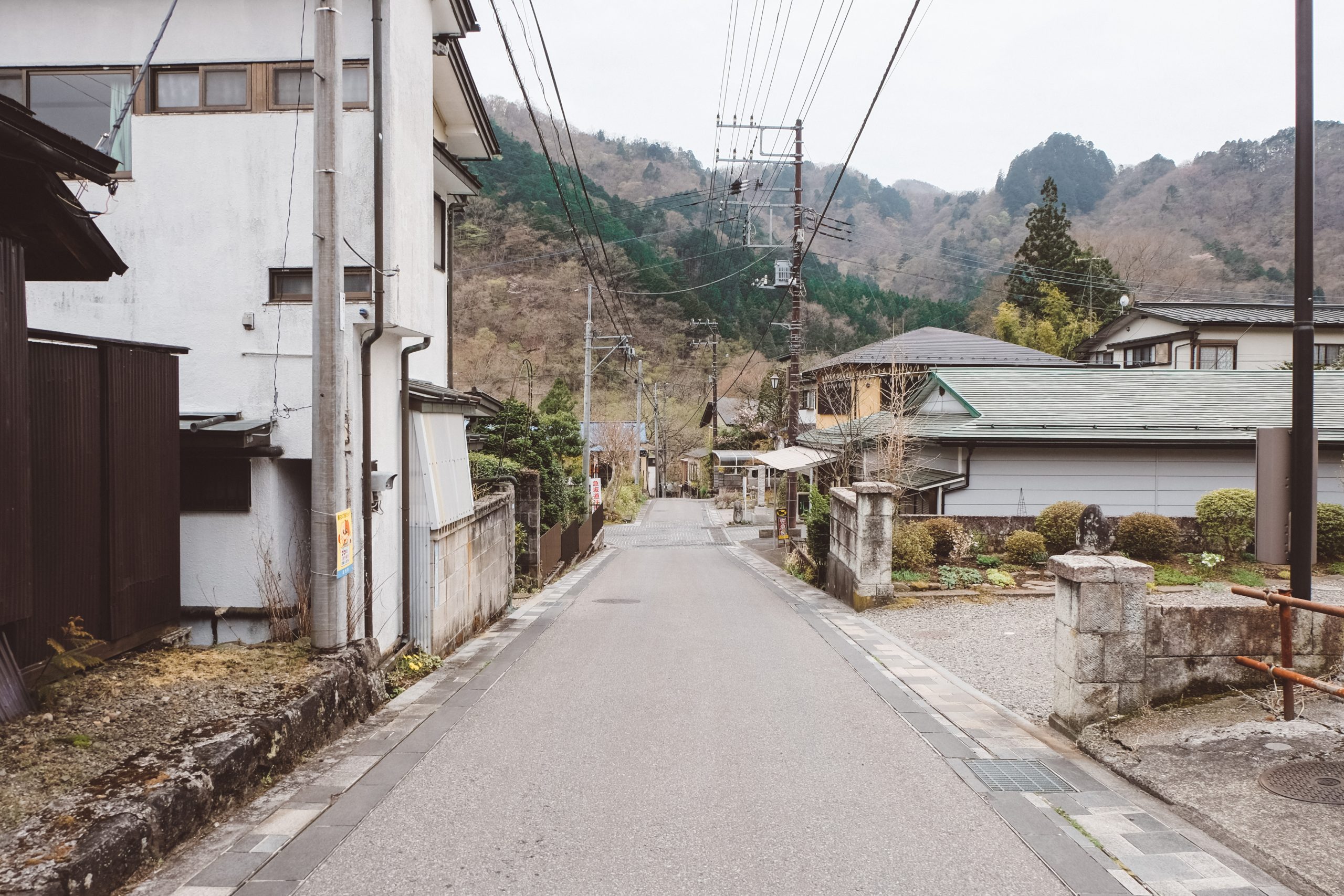 The walk from Kanmangafuchi Abyss to the Nikko train station
