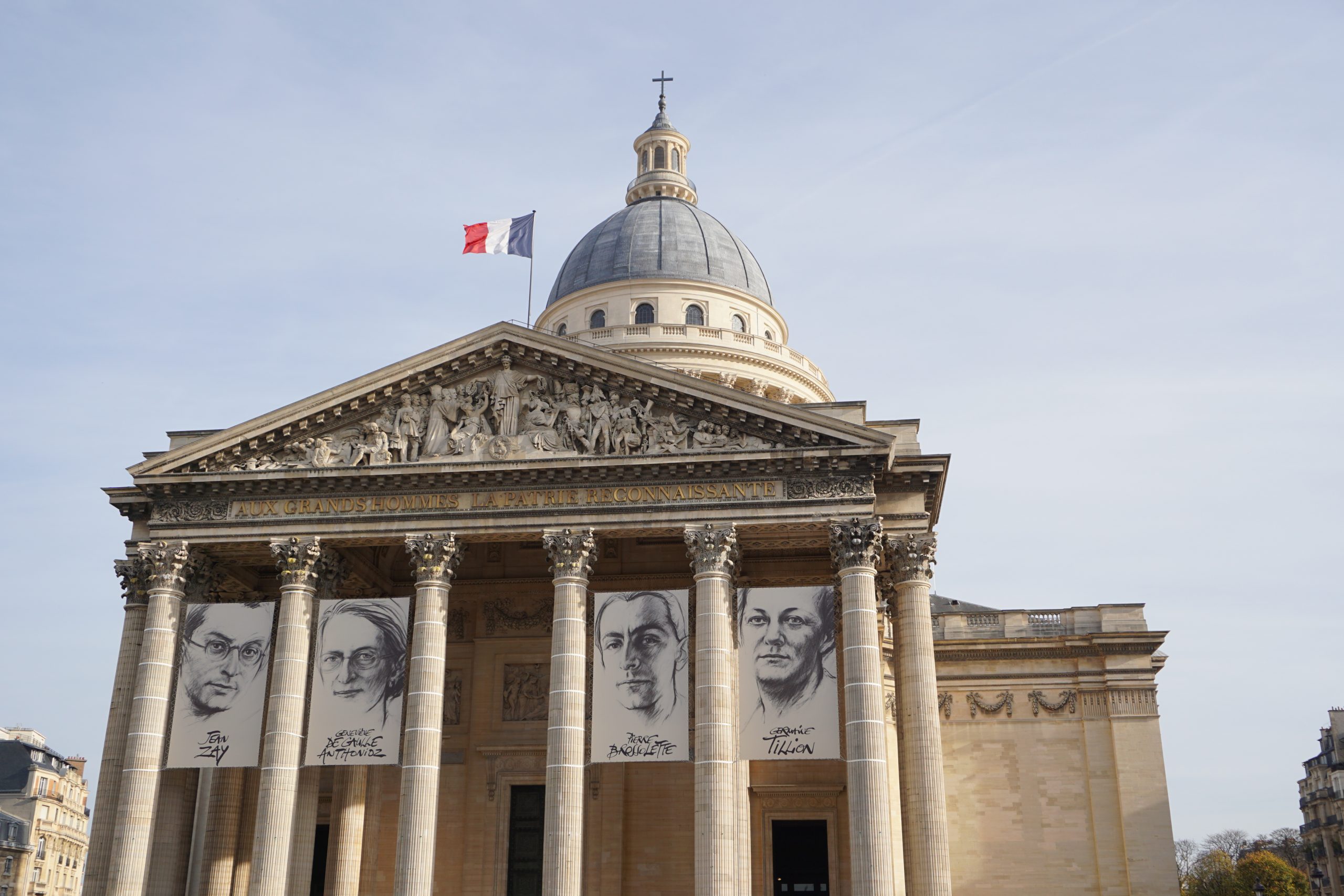 The Panthéon in Paris at night for history lovers - pick a hotel close to the Panthéon The Panthéon in Paris at night for history lovers - pick a hotel close to the Panthéon