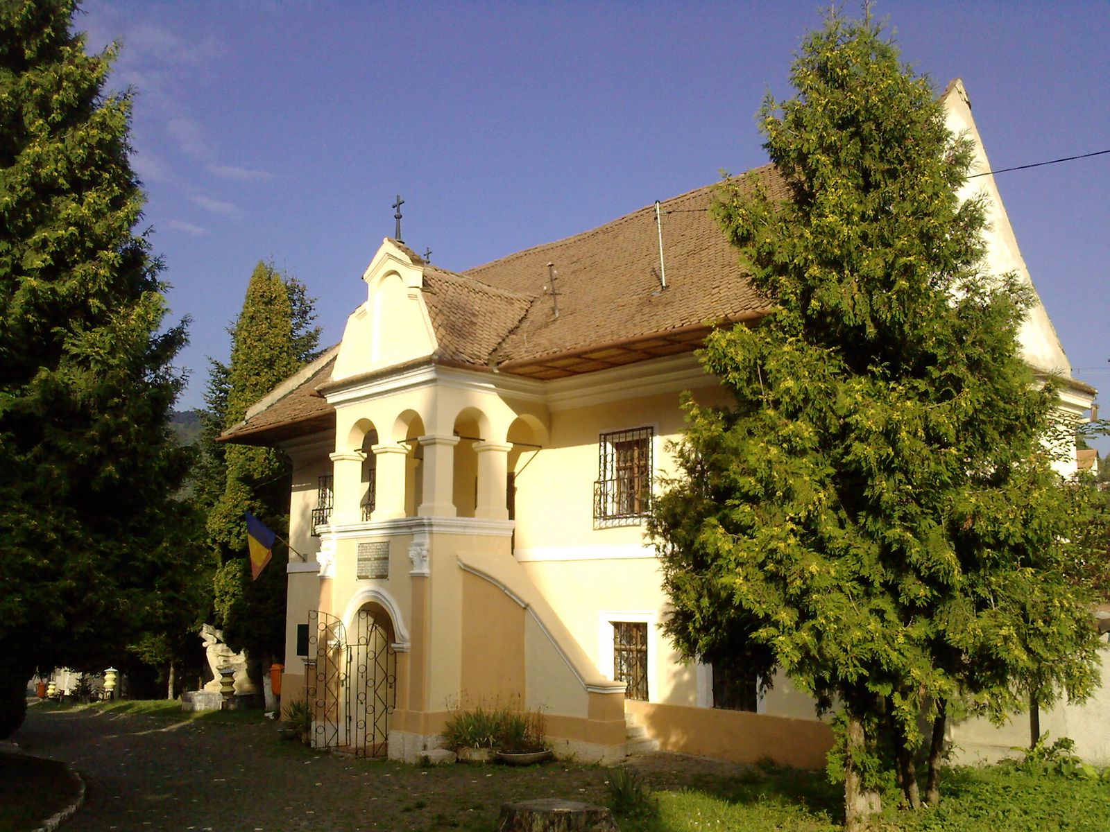 Visit the first Romanian school in Brasov Visit the first Romanian school in Brasov