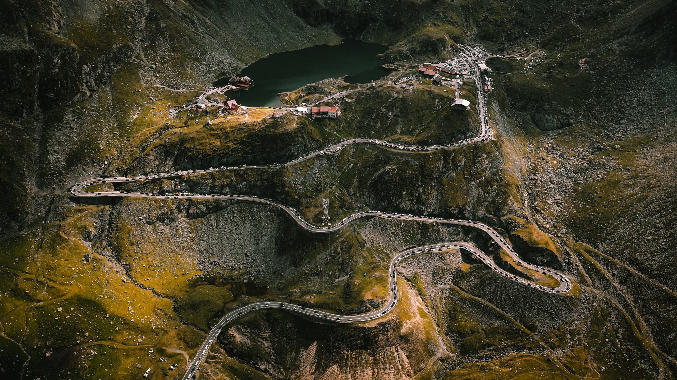 Visiting Transfagarasan on weekends can get really busy