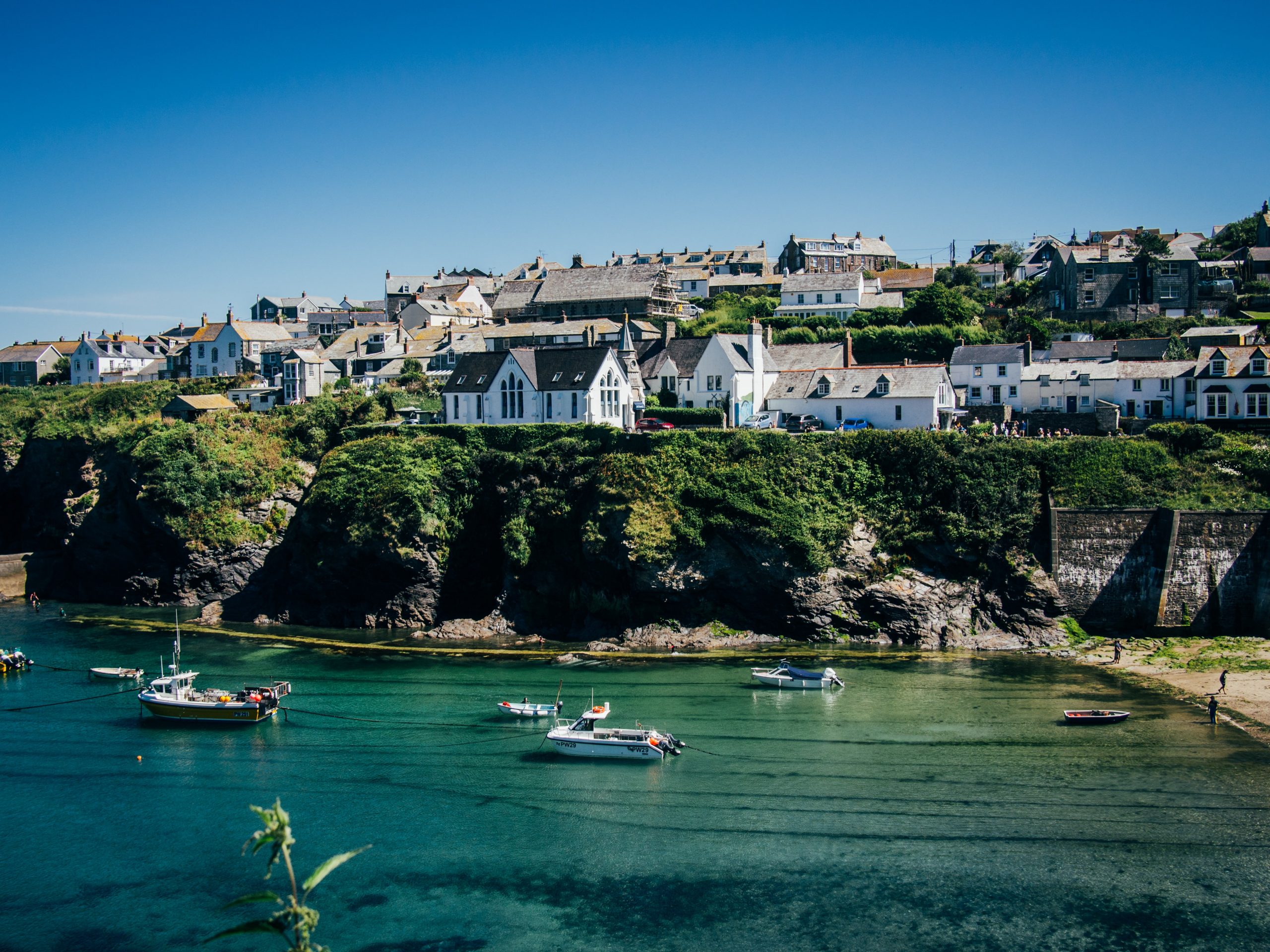 Vista point of St Ives with buildings and fishing boats