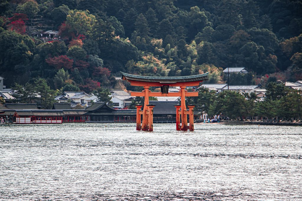 Where to stay in Hiroshima floating torii gate on Miyajima island - perfect place for couples and nature lovers