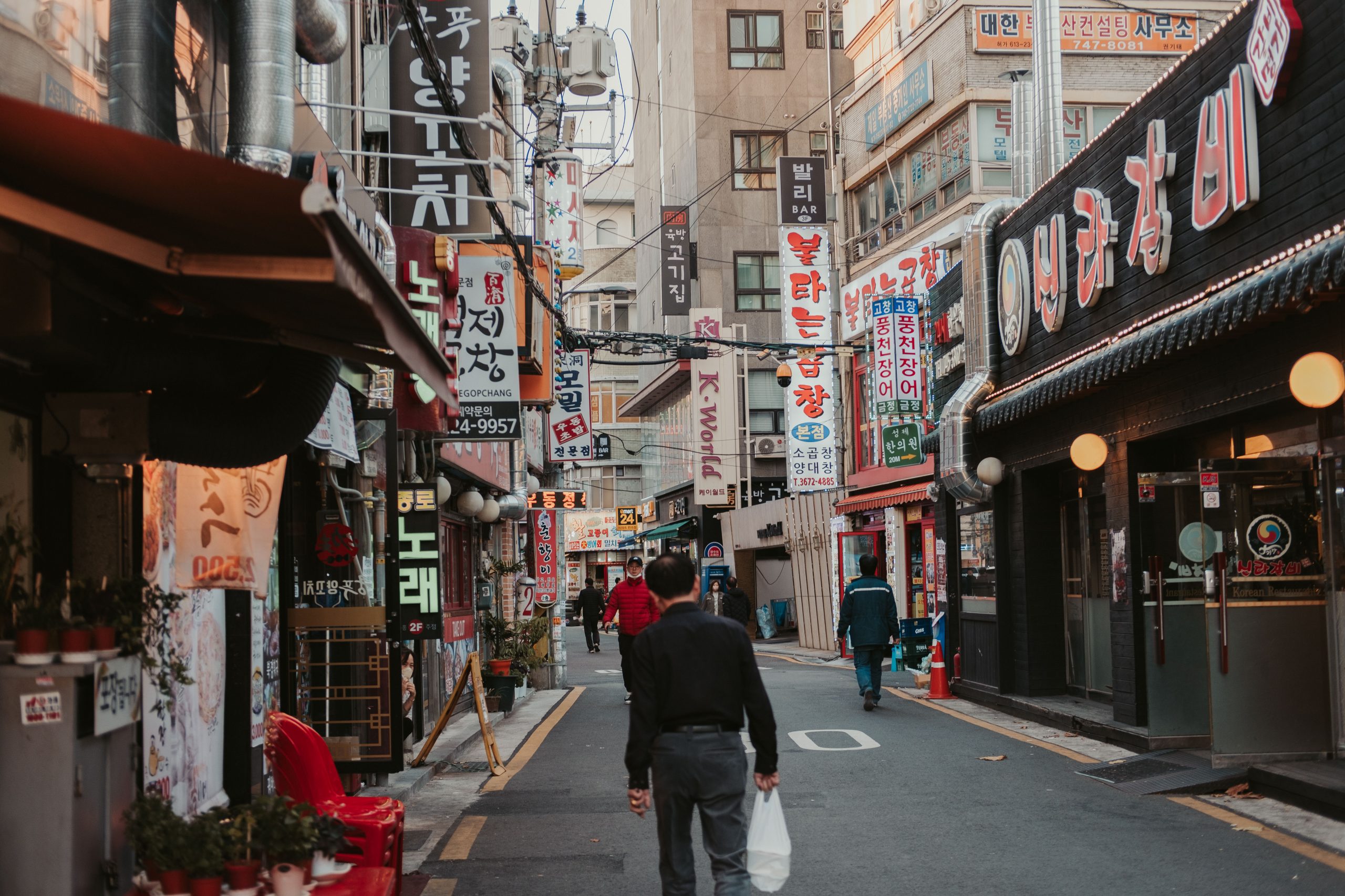 Where to stay in Seoul - Vibrant streets in the capital