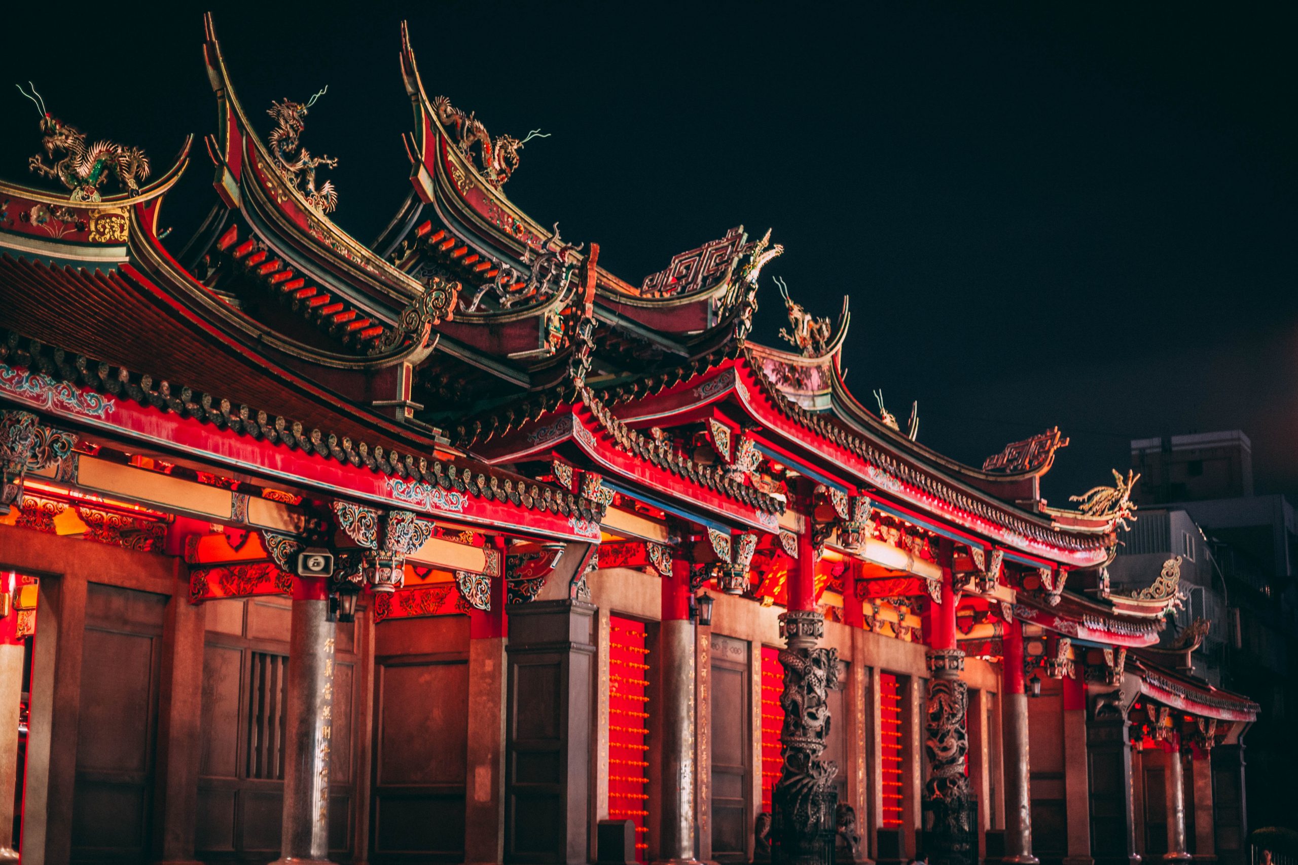 Staying near stunning temples in Taipei