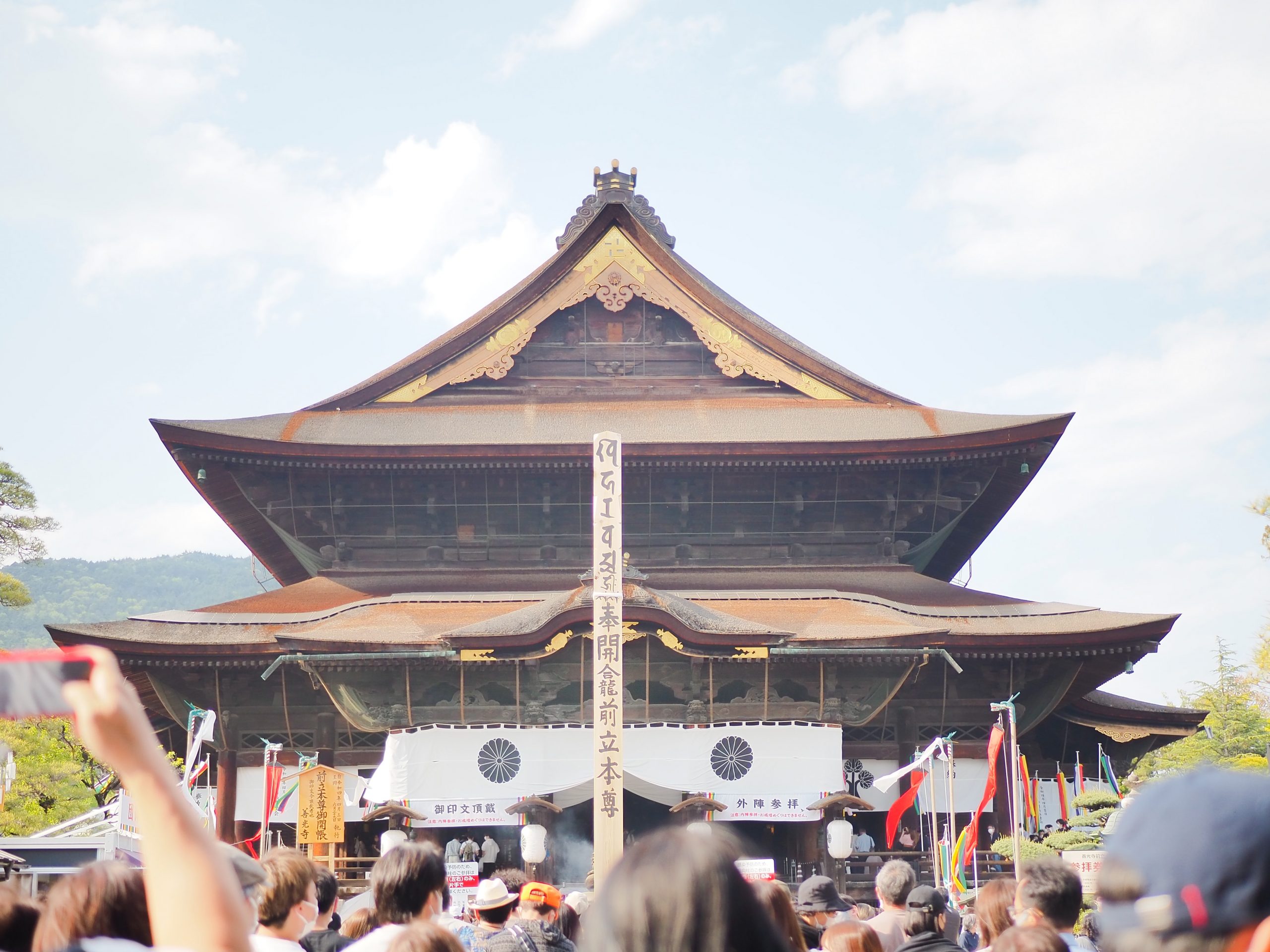 Zenkoji temple in Nagano with lots of visitors Zenkoji temple in Nagano with lots of visitors